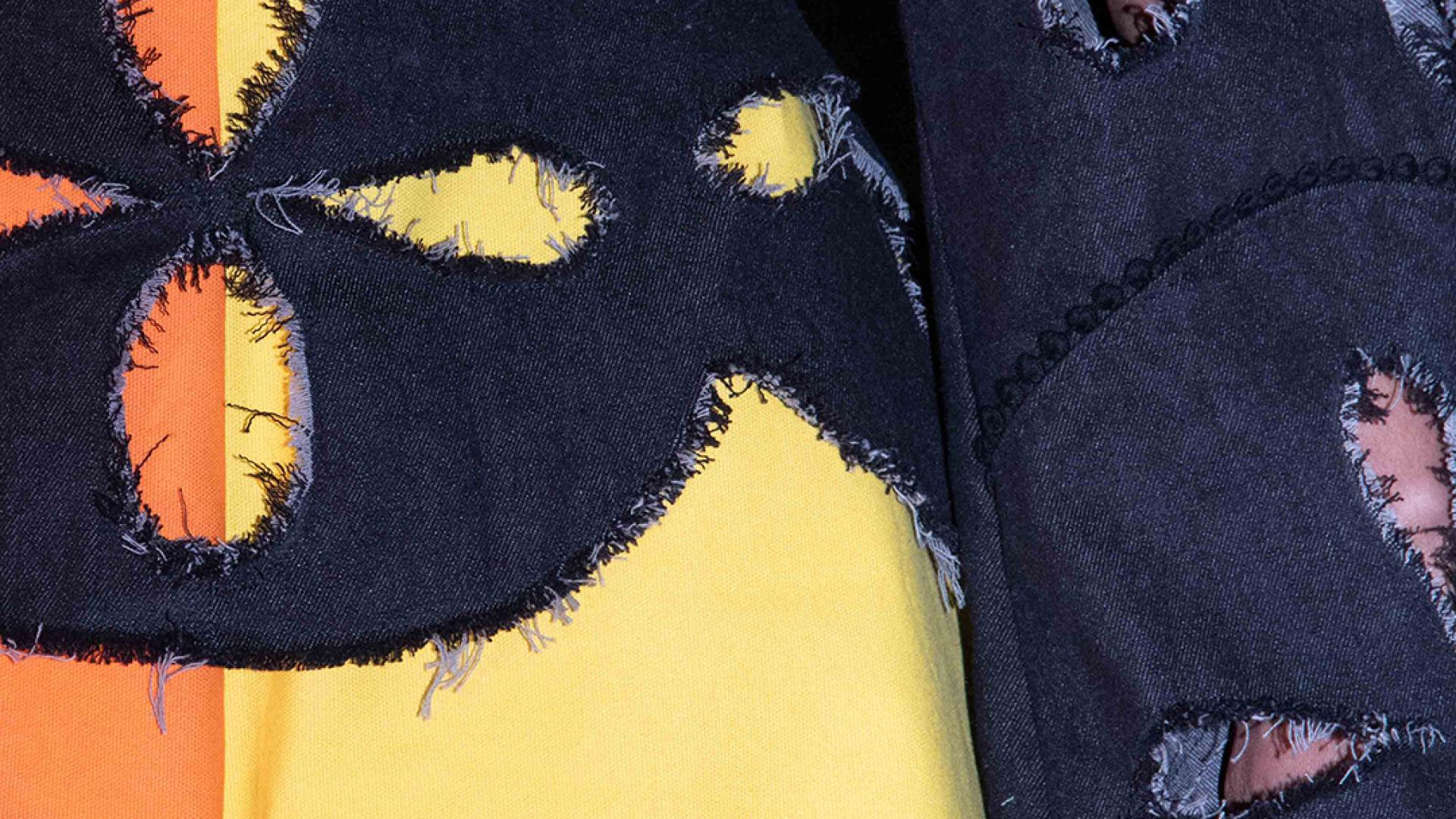 Detailfoto van een samengesteld kostuum.