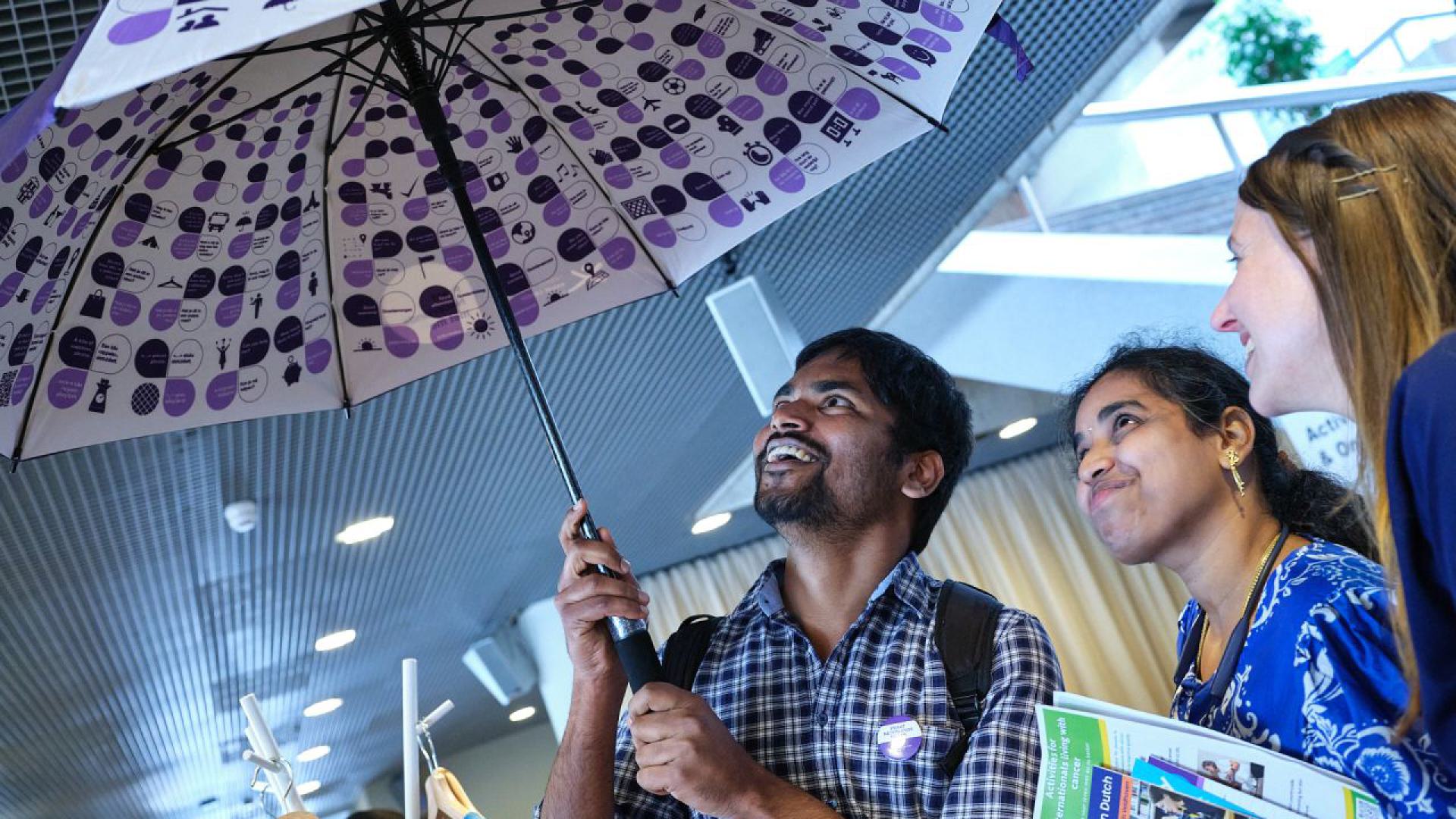 Peaks under the umbrella