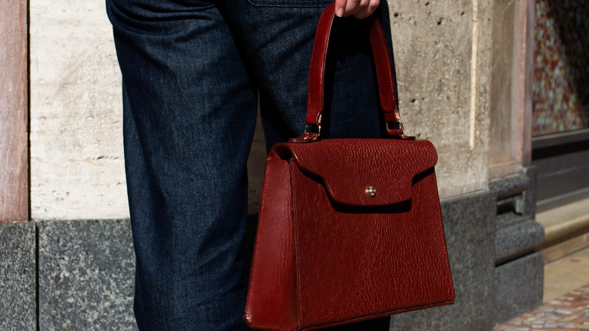 Bag The weight of the Hide