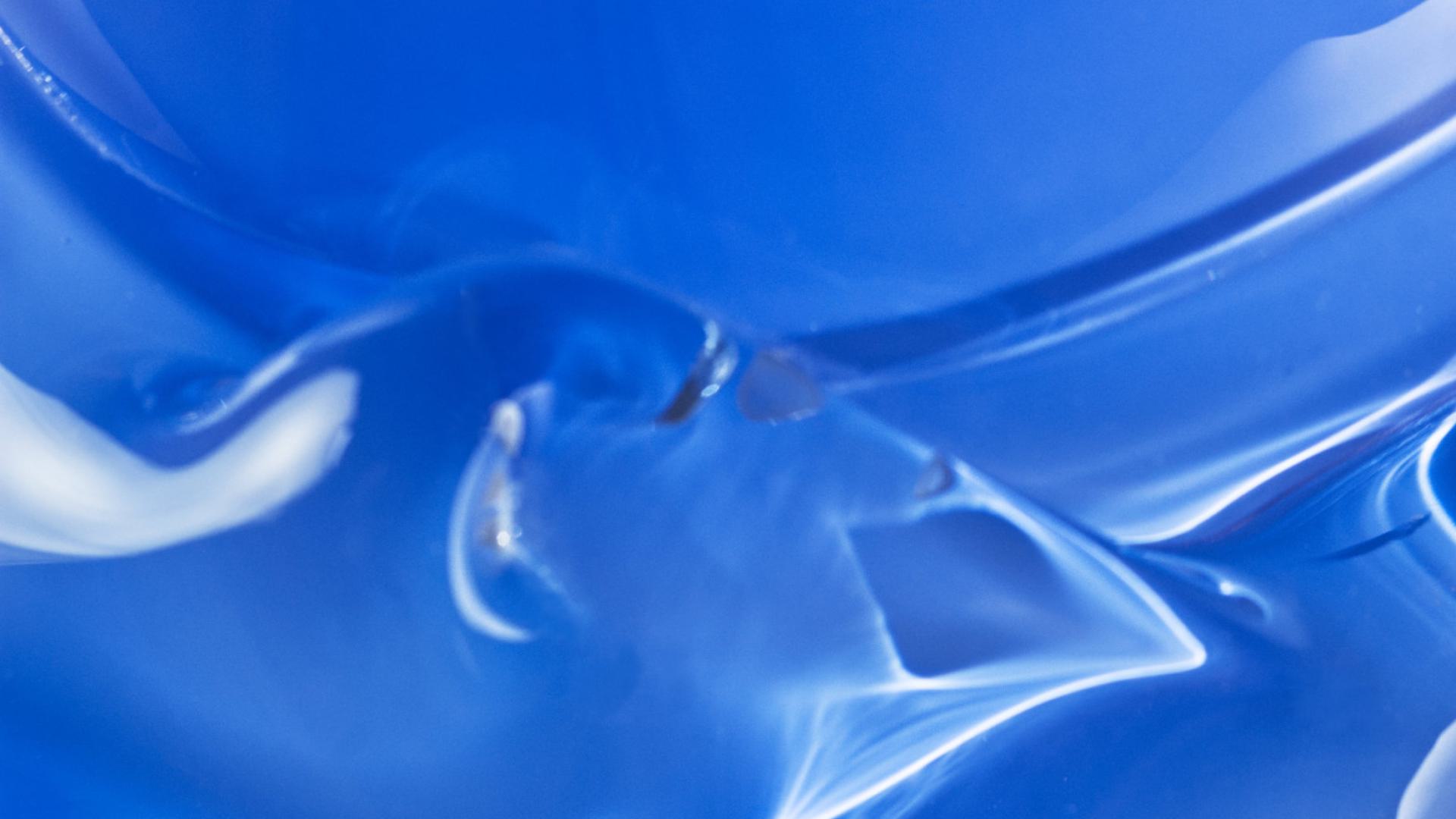 Hand-blown glass vase Blue from the PERSONA series