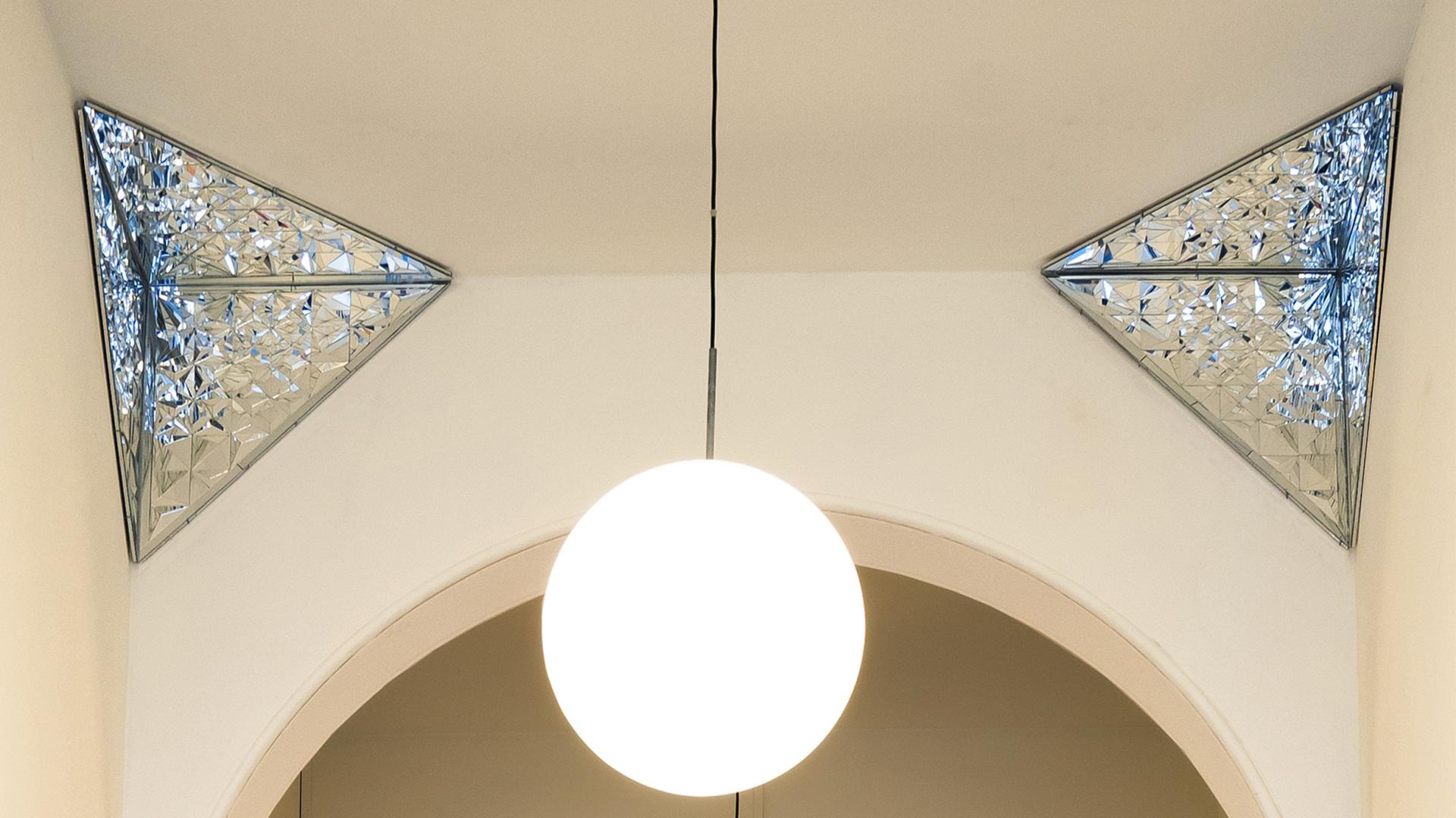 Iranian Mirroring: Your Ally in Circular Interiors