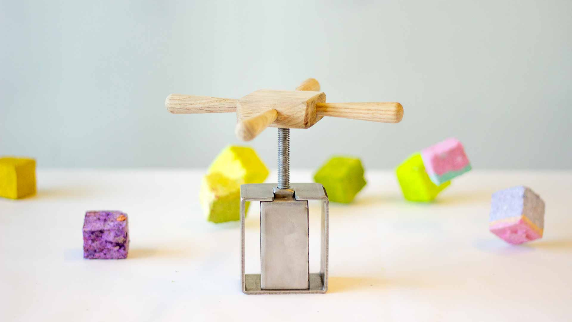 Cubcho Original: Stainless Steel and Natural Wood