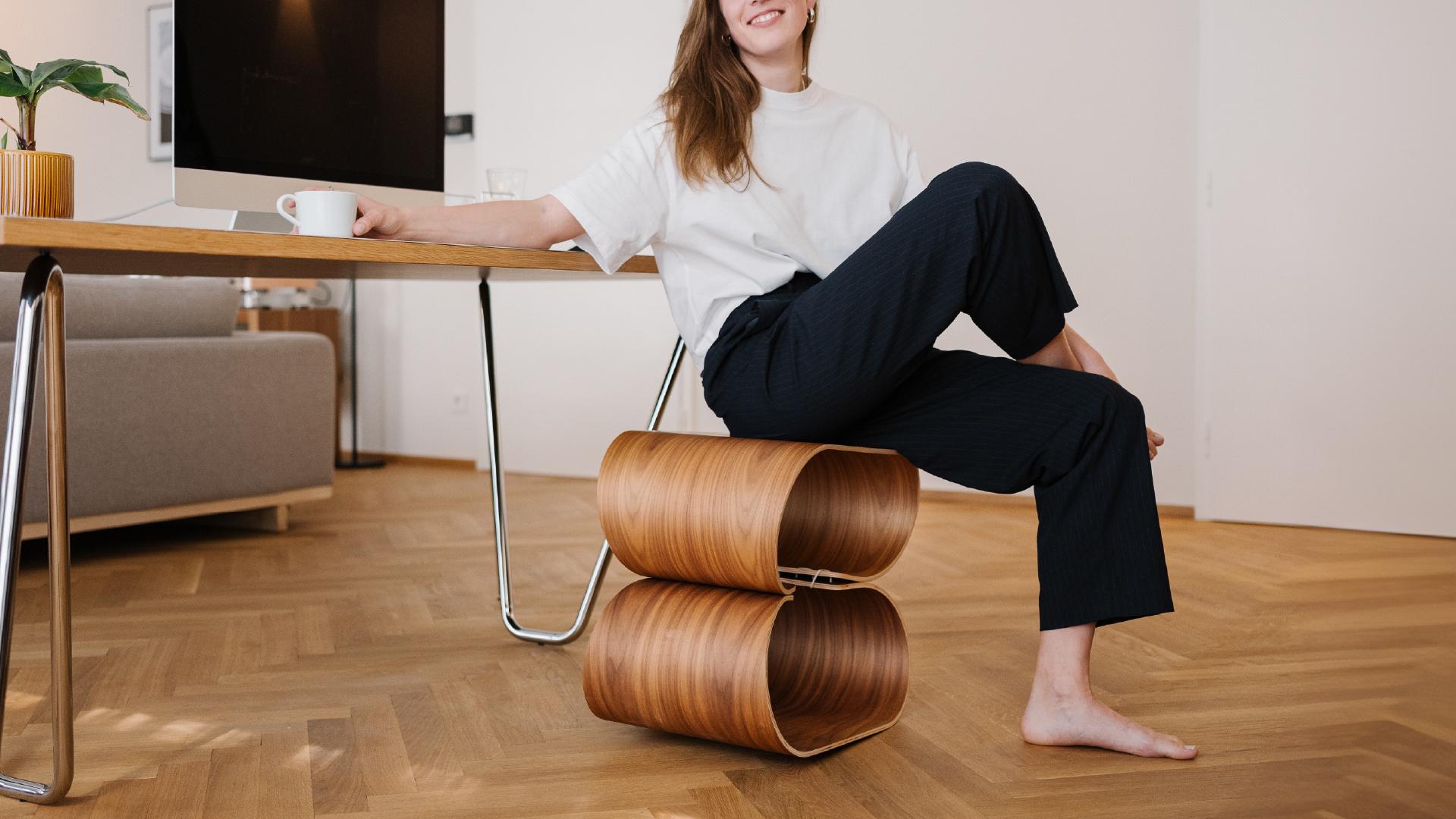 Achter chair in walnut
