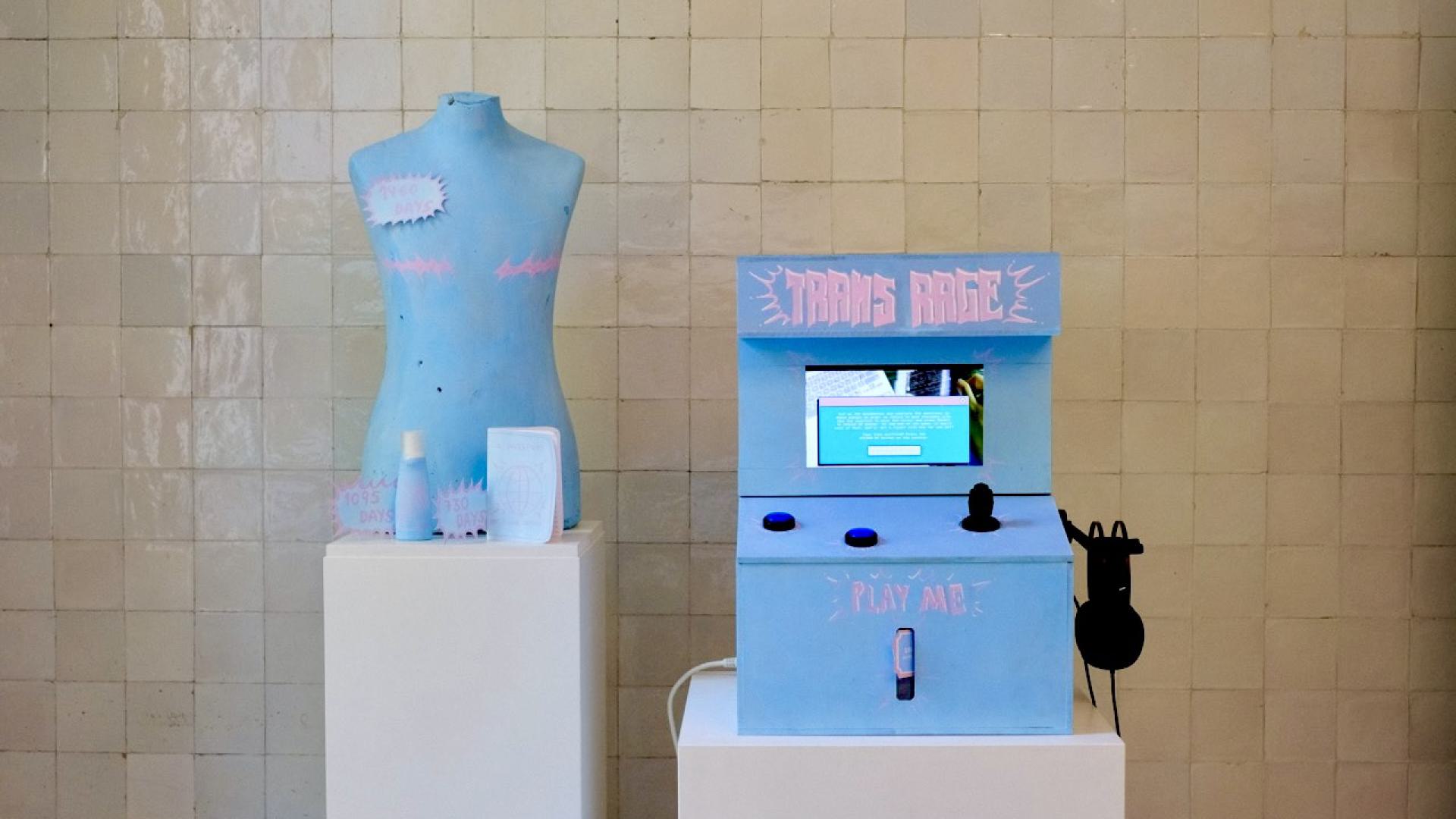 Arcade cabinet and prizes