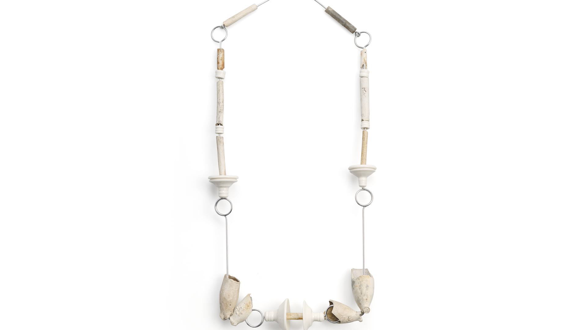 Ex Situ Judith Bloedjes 2 2026 Collier pipes