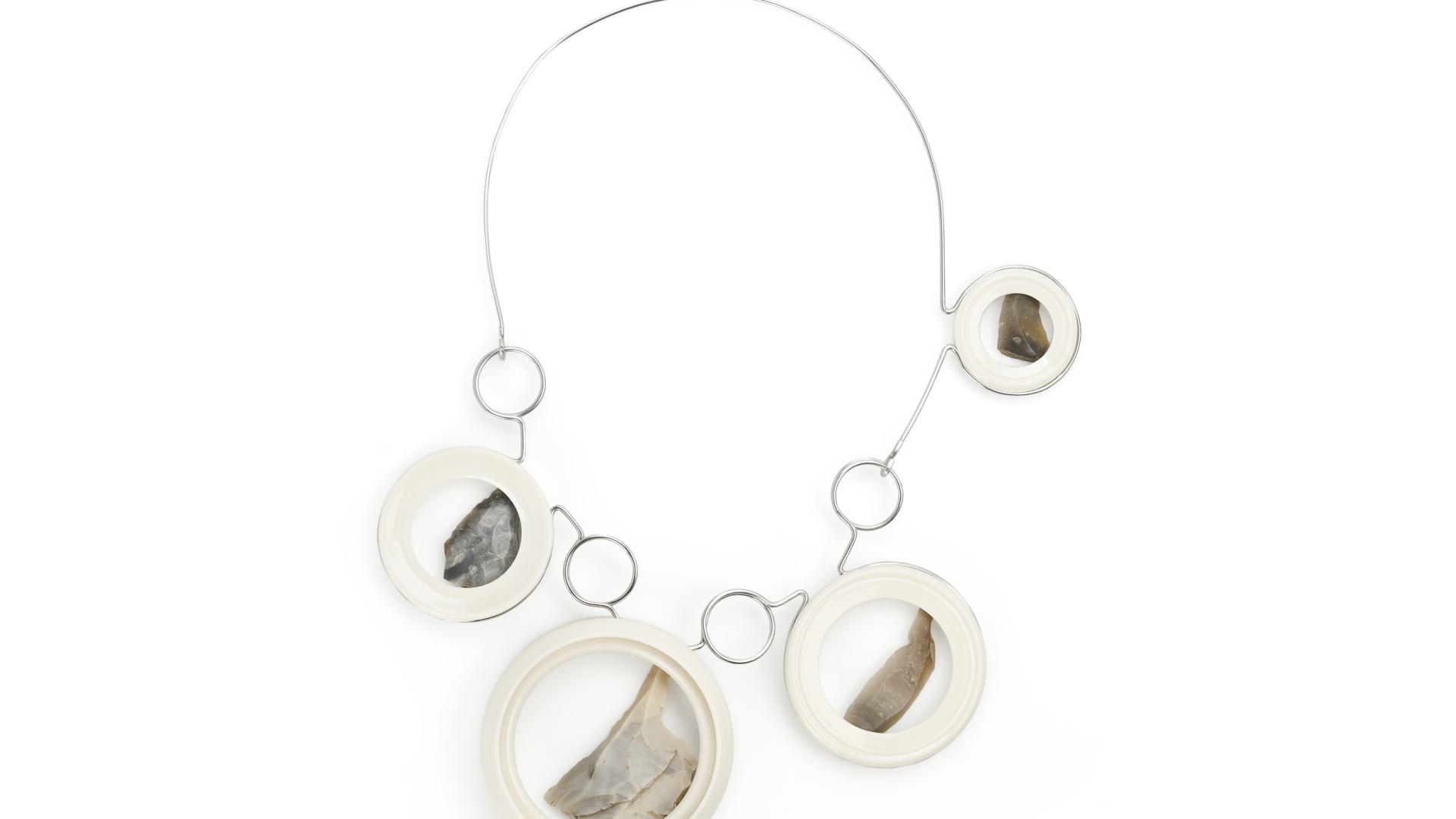 Ex Situ Judith Bloedjes Collier flint