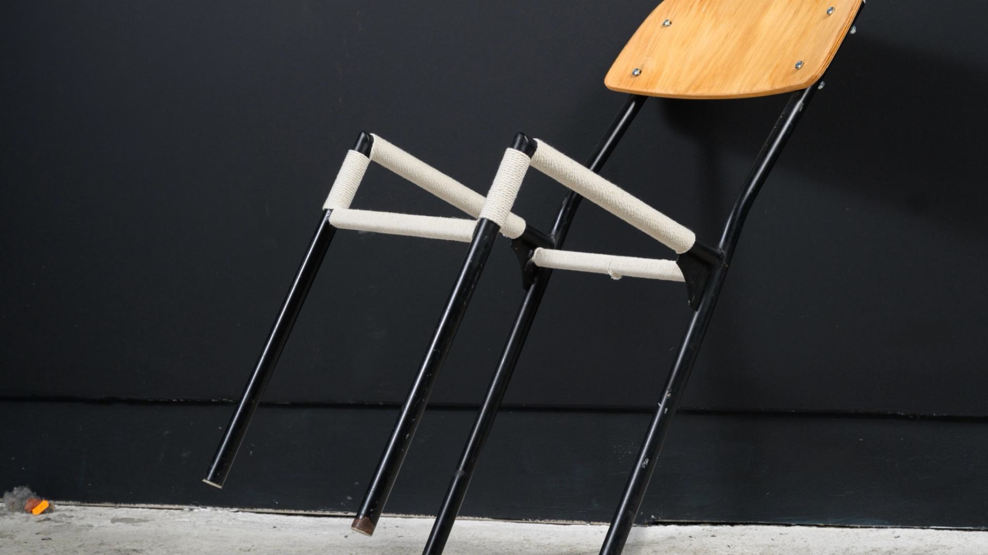 Book stand by Catalina Moisa