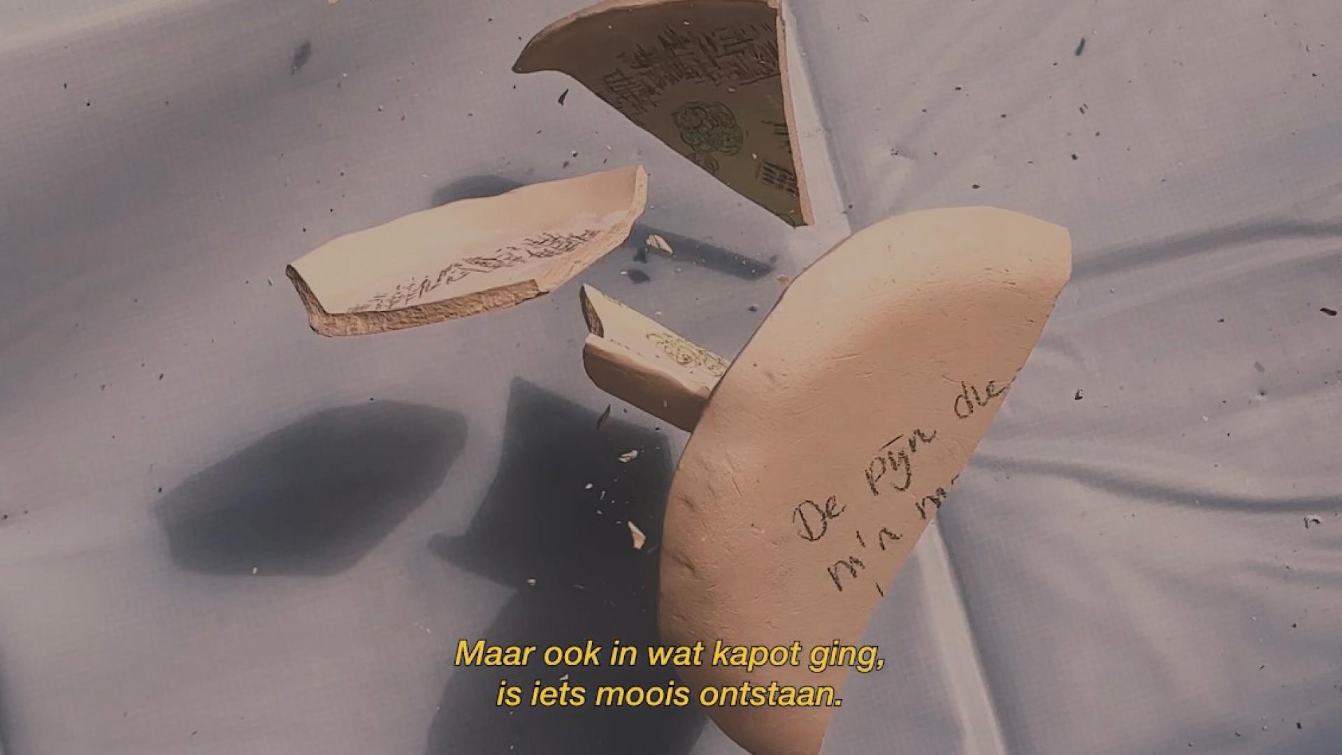 Still from the "Scherven brengen geluk" video