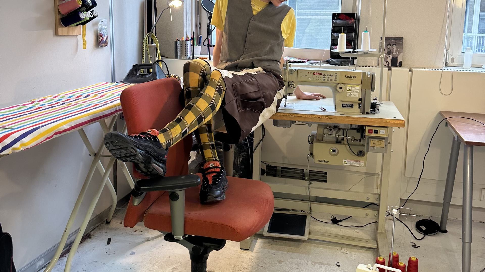 Lele In Studio with the Industrial Machine
