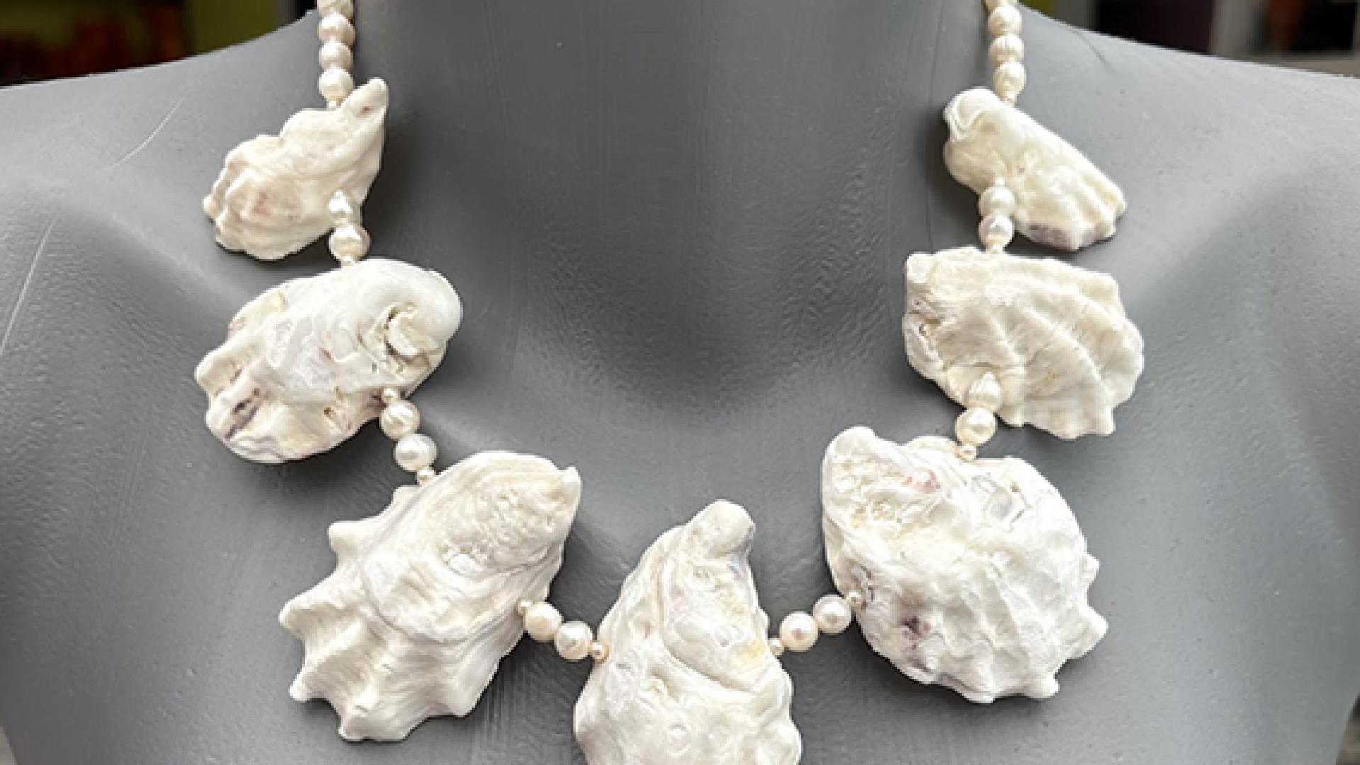 necklace oyster made by ineke otte