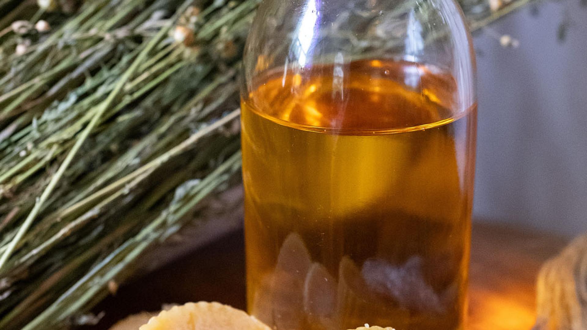 Local wax and linseed oil as ingedrients