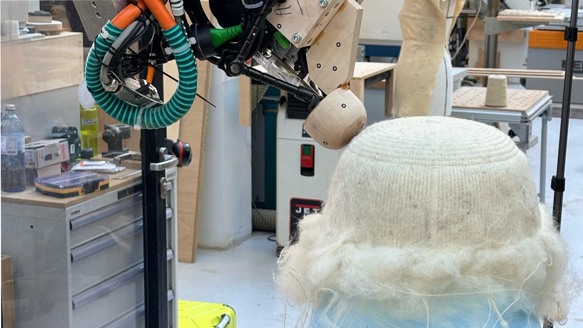 Robotic needle felting at Angewandte Robotics Lab