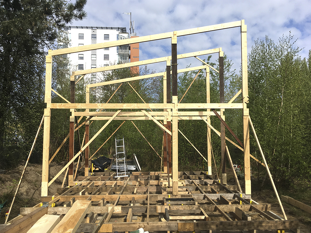 A HOUSE IN ONE MONTH, construction site