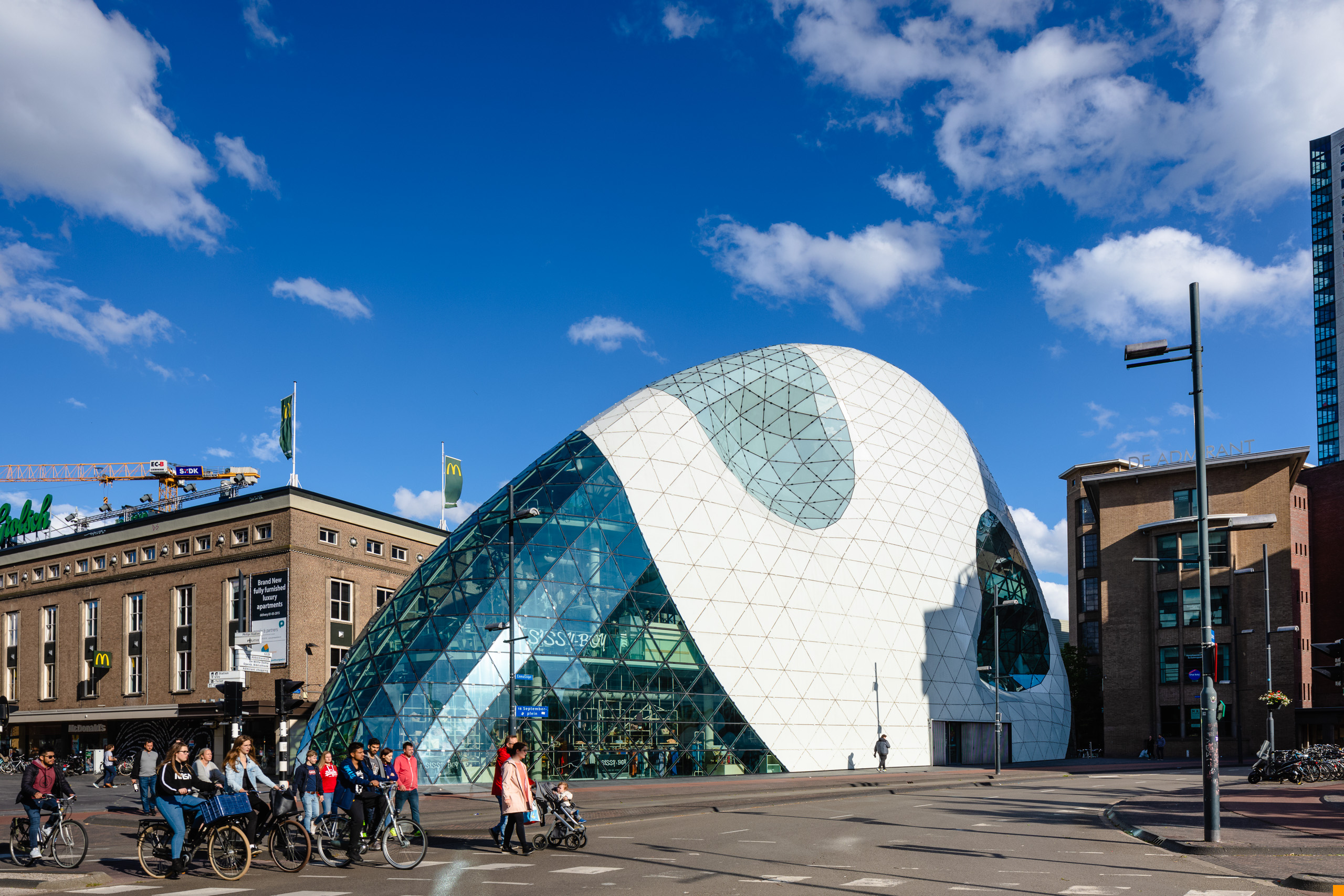 Binary Large Object, de Blob Eindhoven