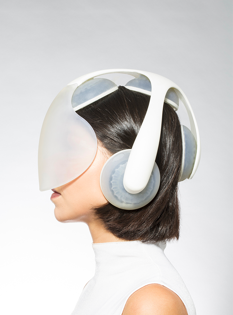 Profile of the helmet with removable visor.