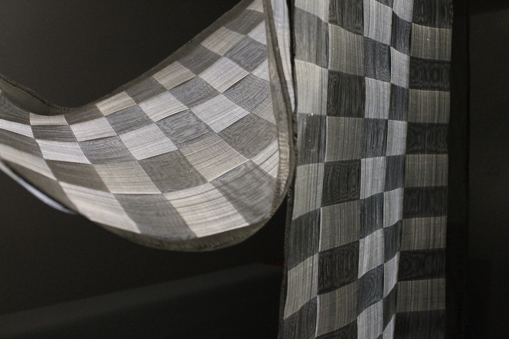 Lit Lace, white light phase, close-up