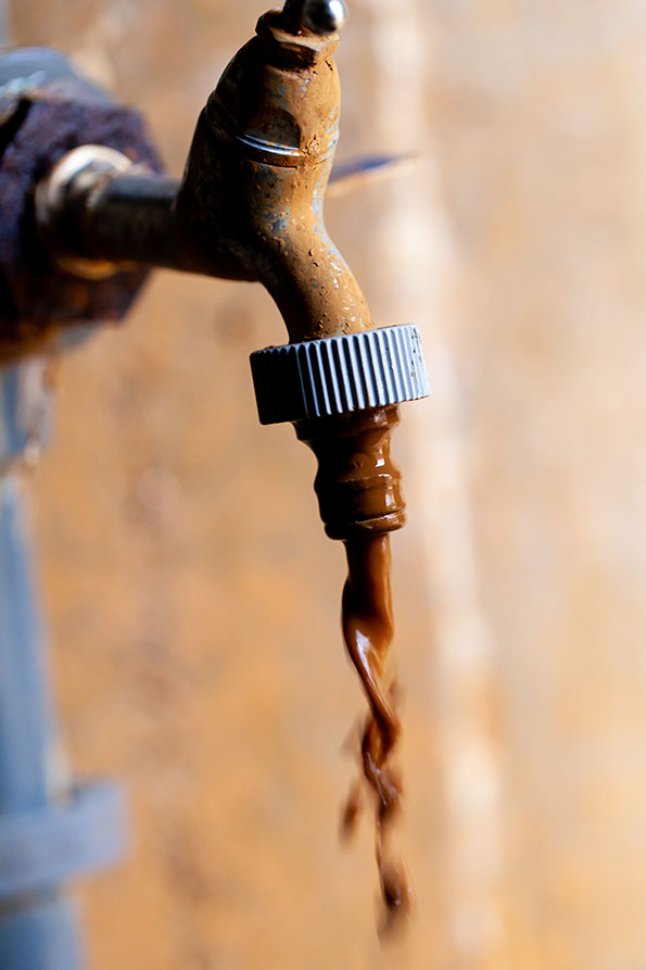 Tapping iron sludge at the production location