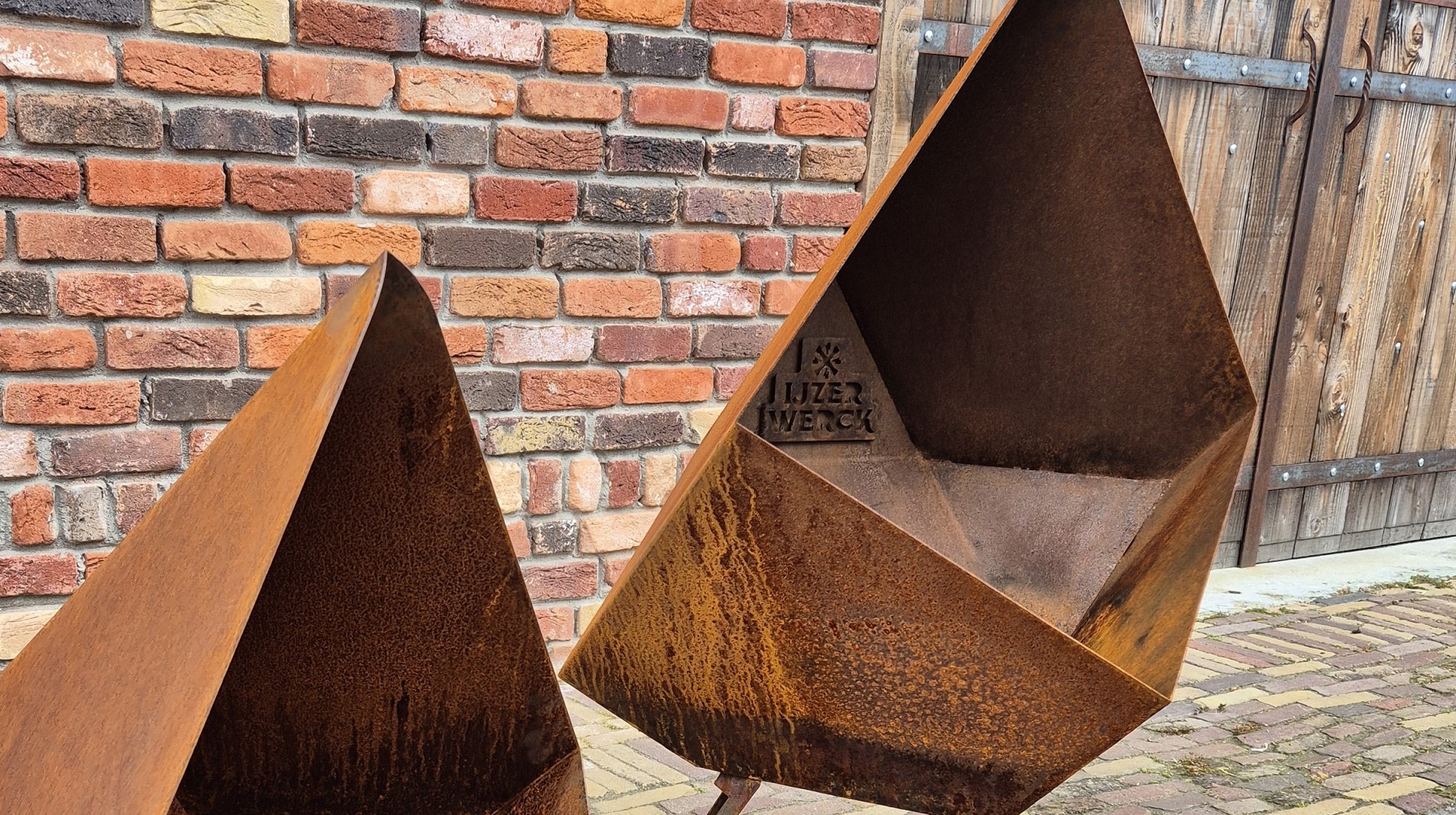 Hotbox firepit in Corten steel