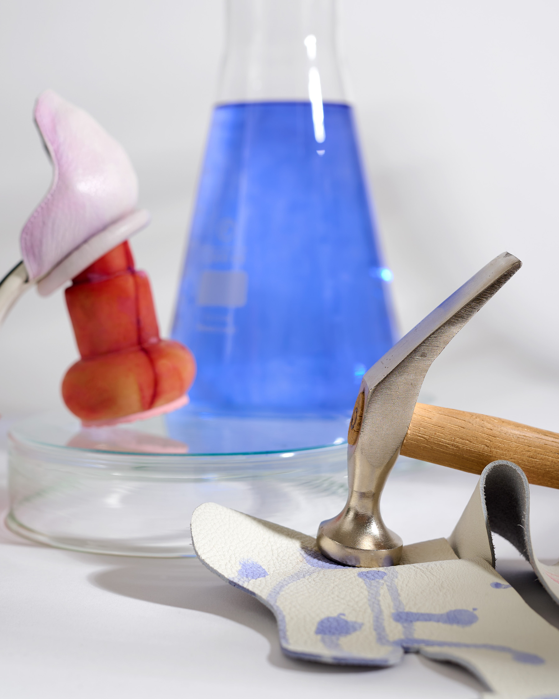 Pump met organisch bacteriepatroon op hak