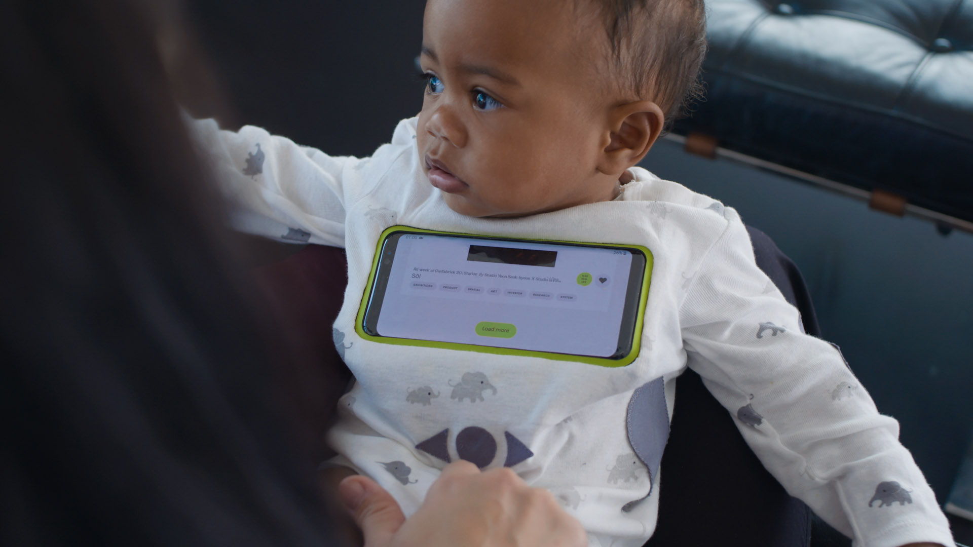 Baby wearing the GoDi Babywear outfit