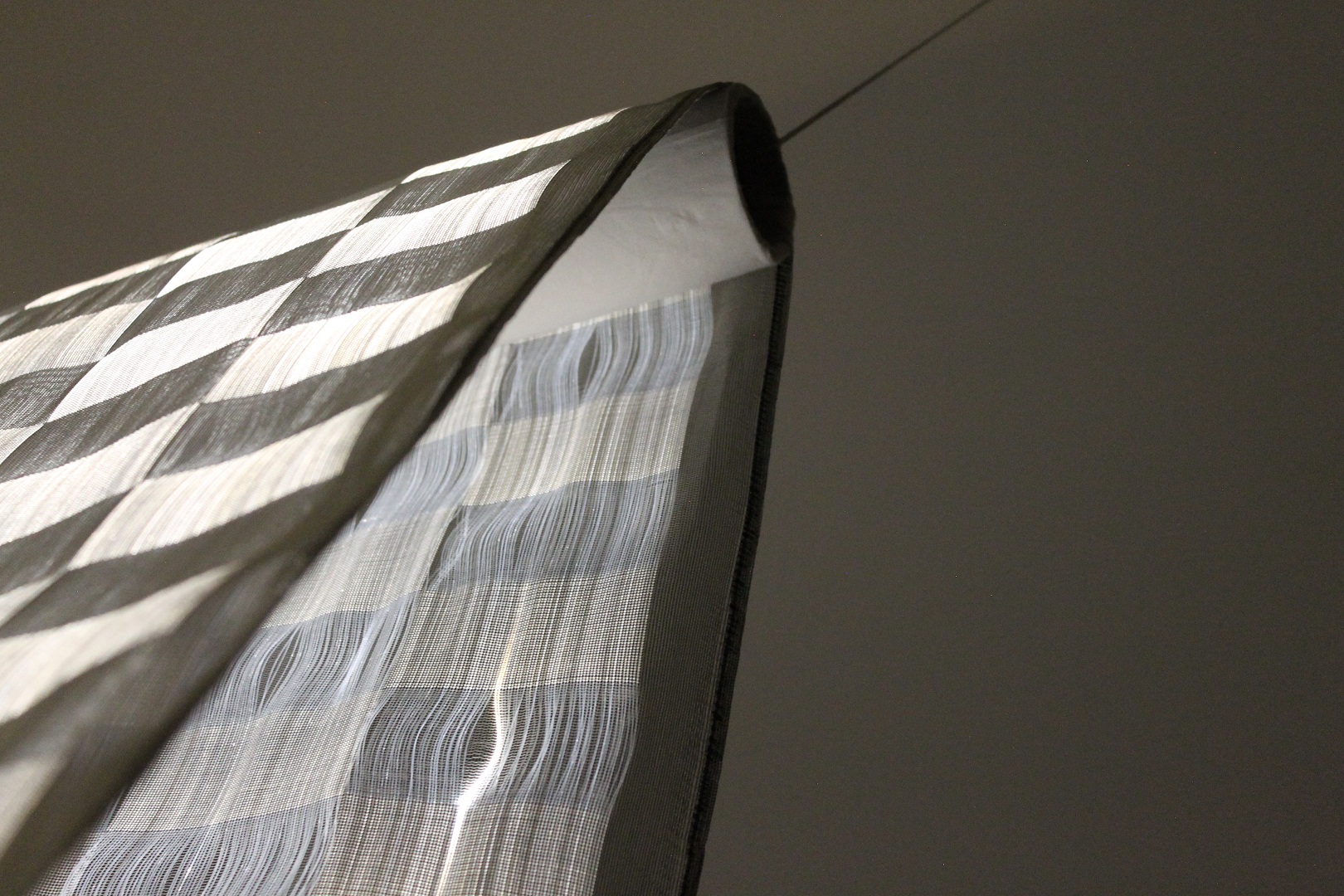Lit Lace, reversible white light effect