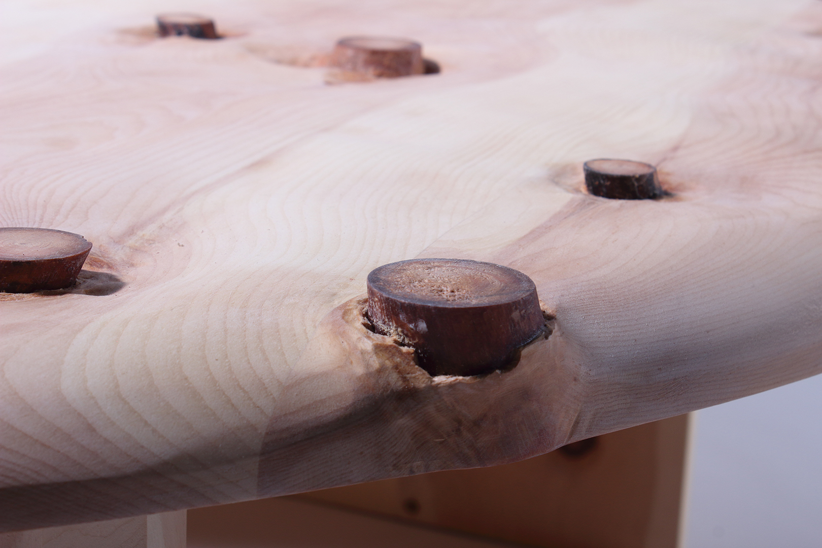 detail picture of chiseled out knots