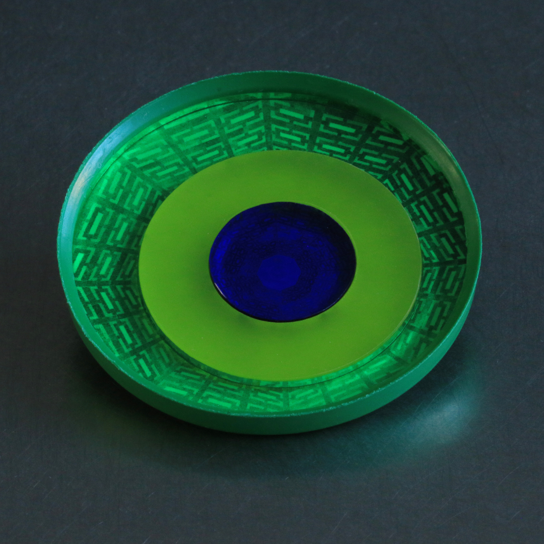 Studio-ePosh_brooch_Gr_FrGr_Royalbl_DrawingCeiling