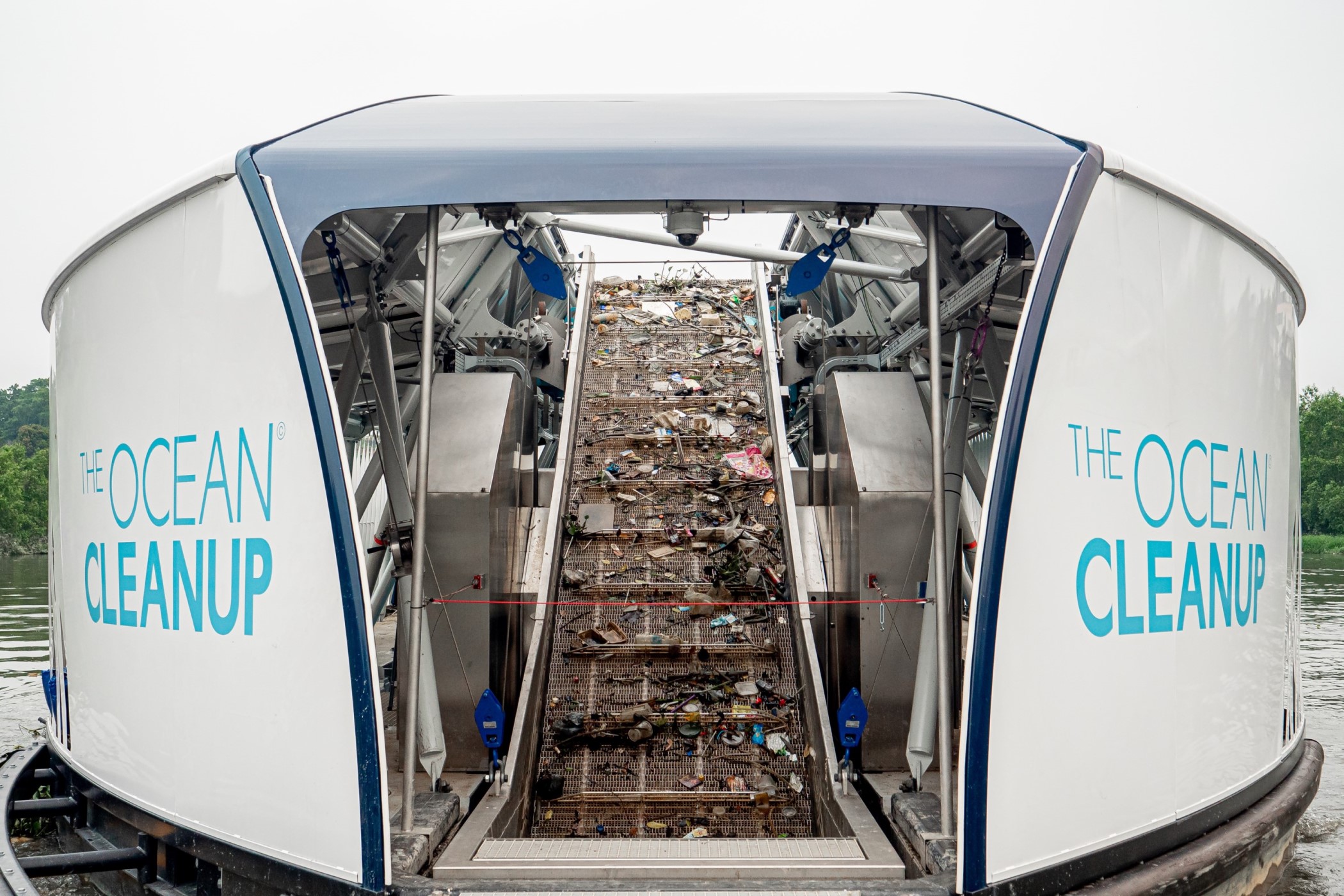 Conveyor belt in the Interceptor