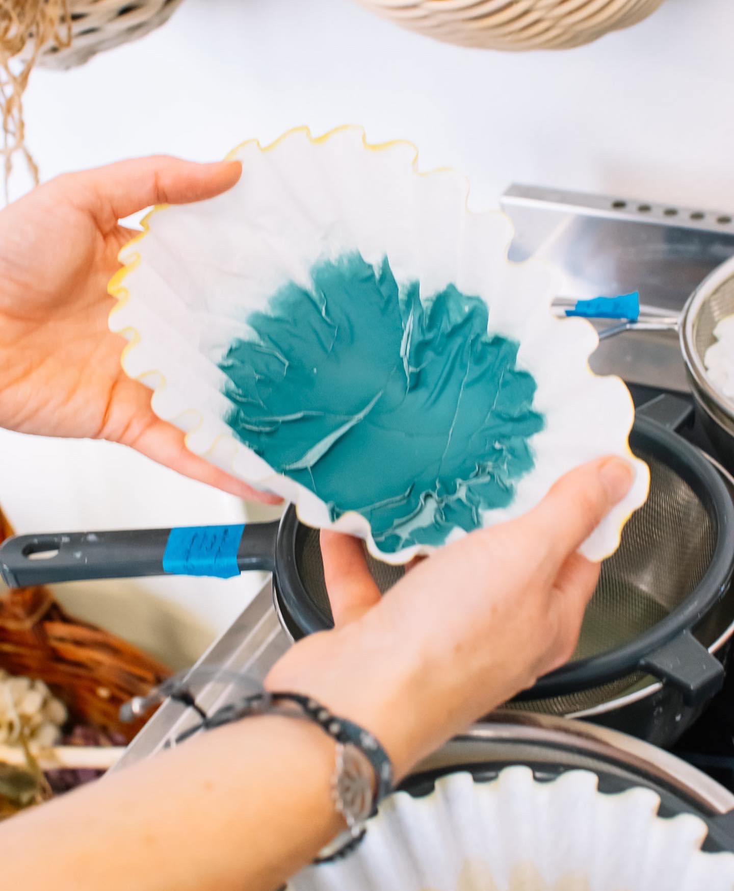 Making pigments from flowers