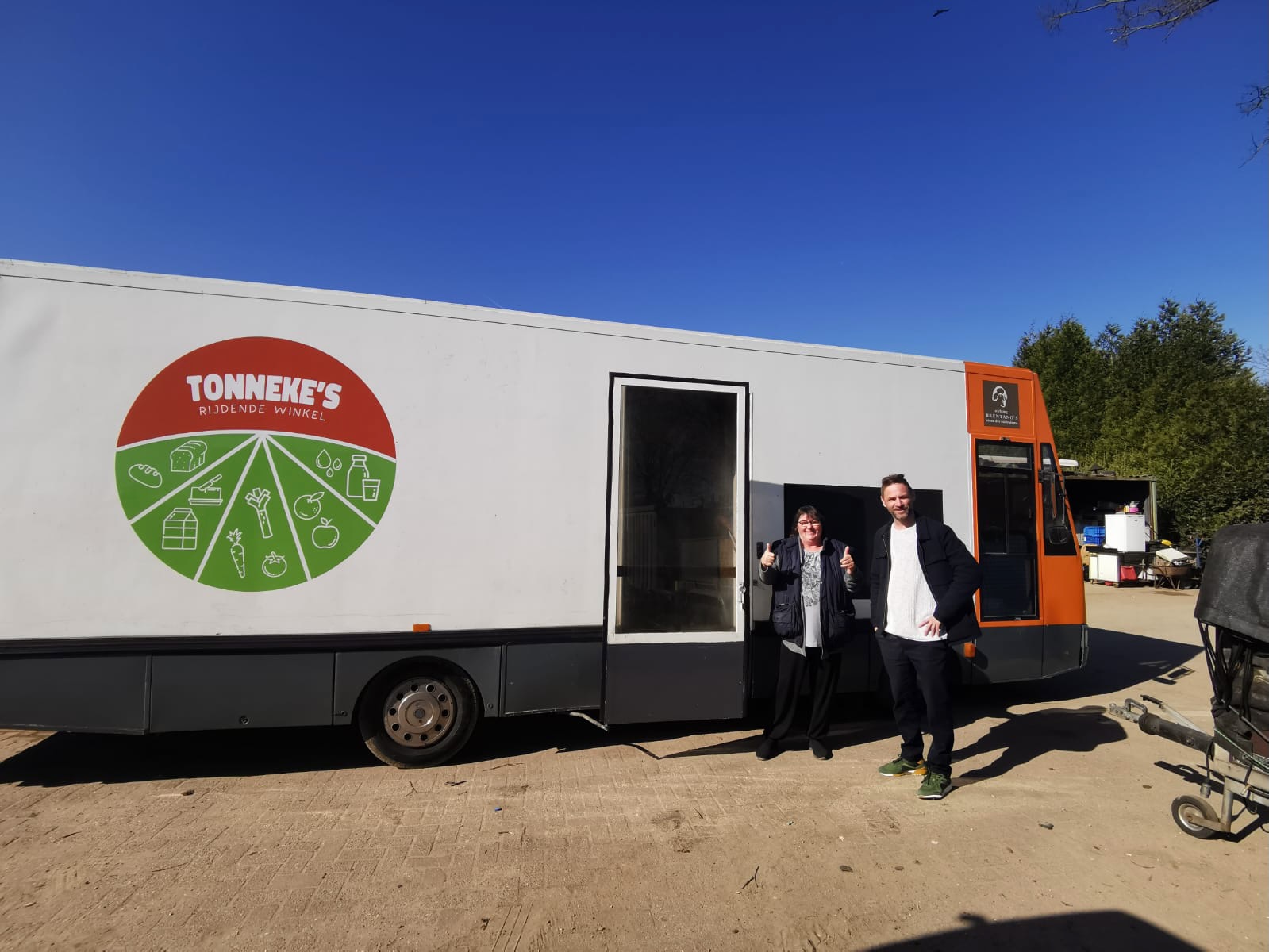 Mobile shop with Tonneke and Norbert