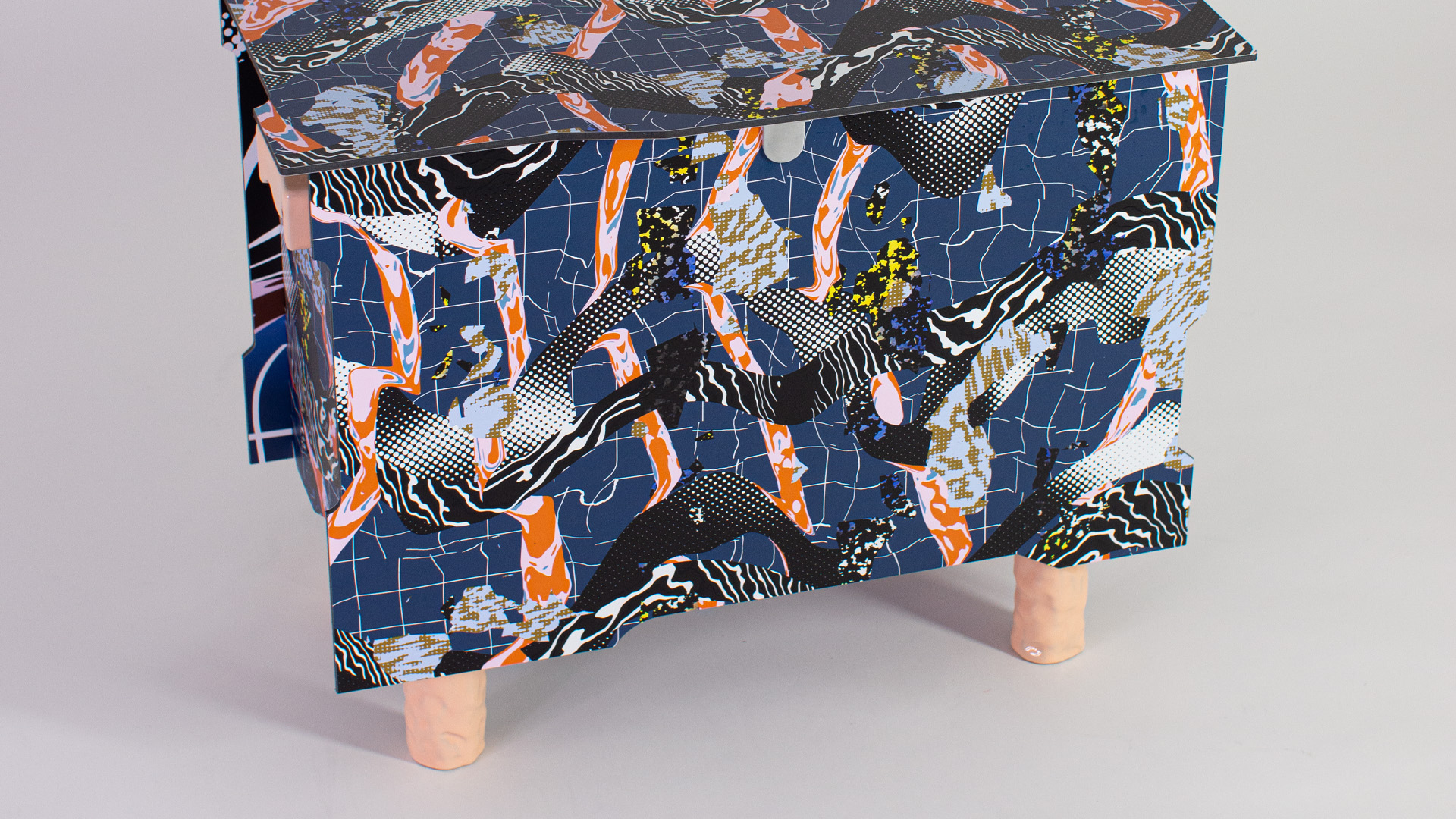 chest with ceramic feet and handle