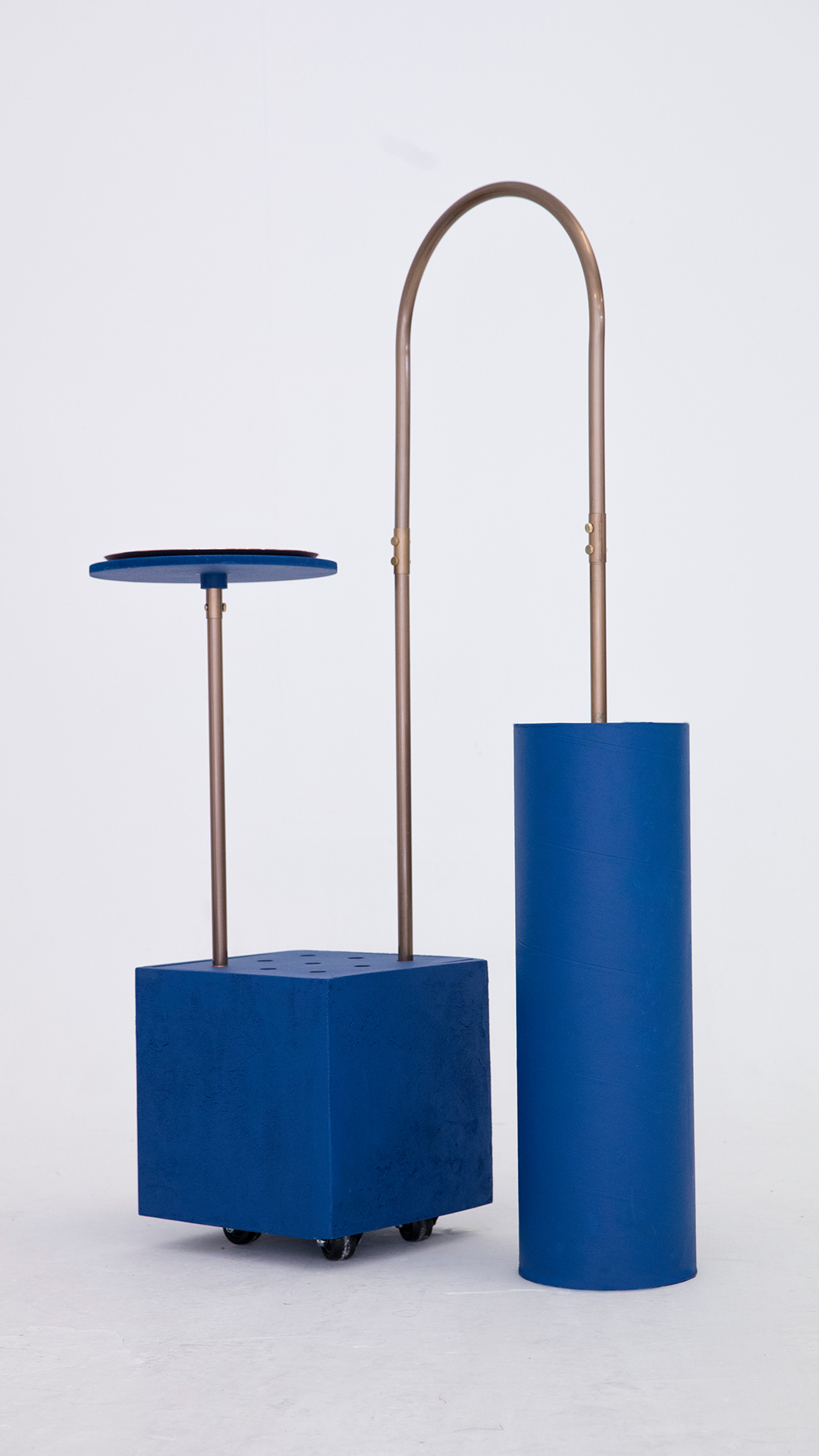 ambiguous objects -cube and cylinder