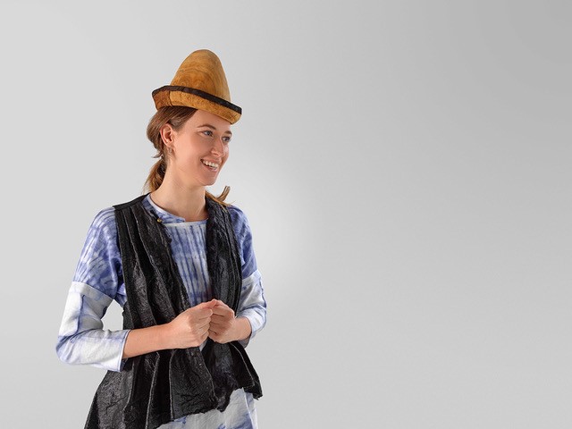 Bacterial-dyed dress/Alginate wool vest/Amadou hat