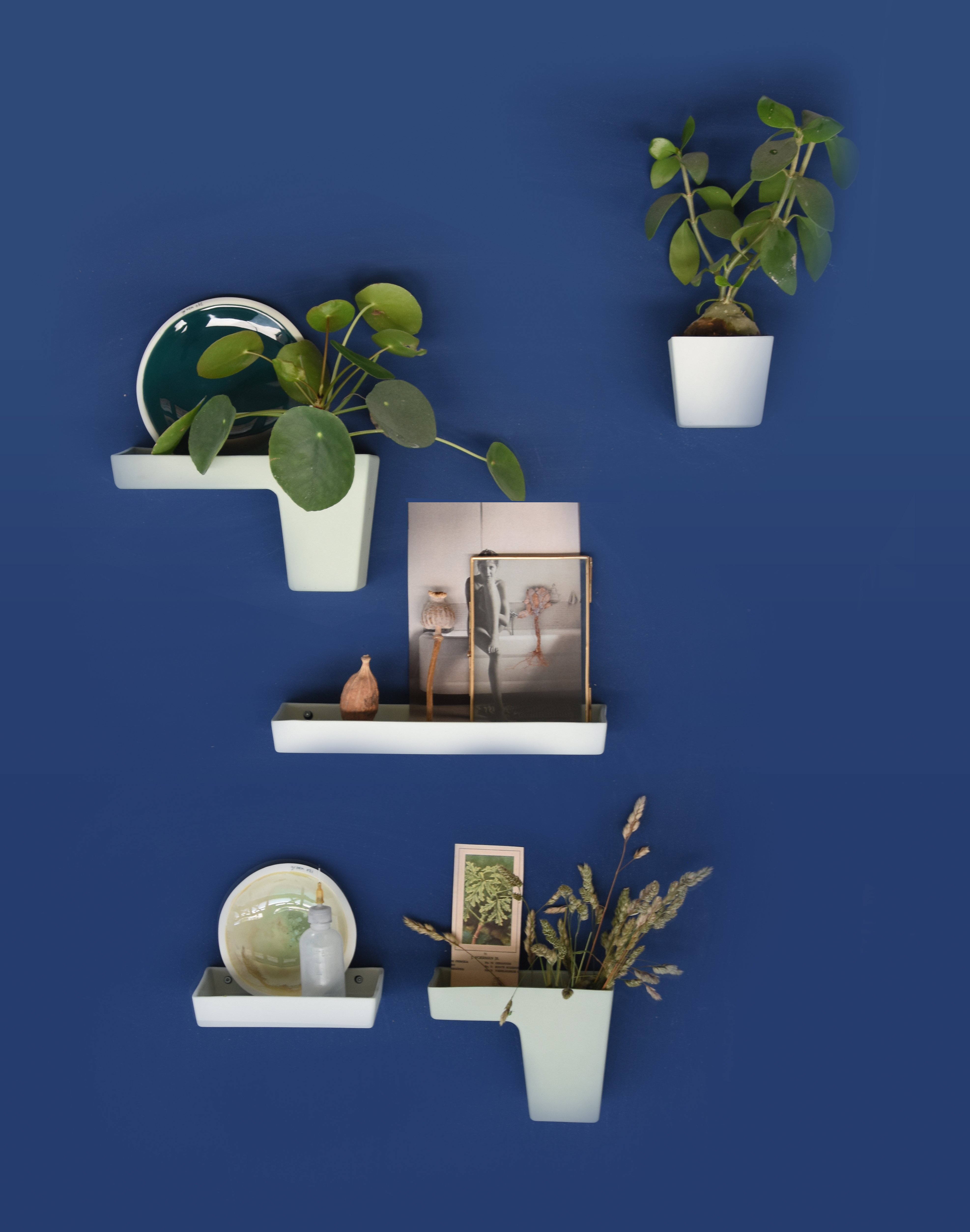 Porcelain wall storage