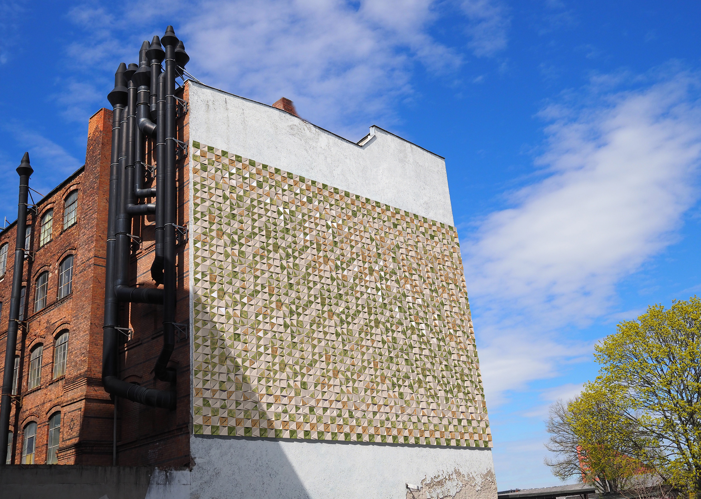 The tile can create systematic or random patterns