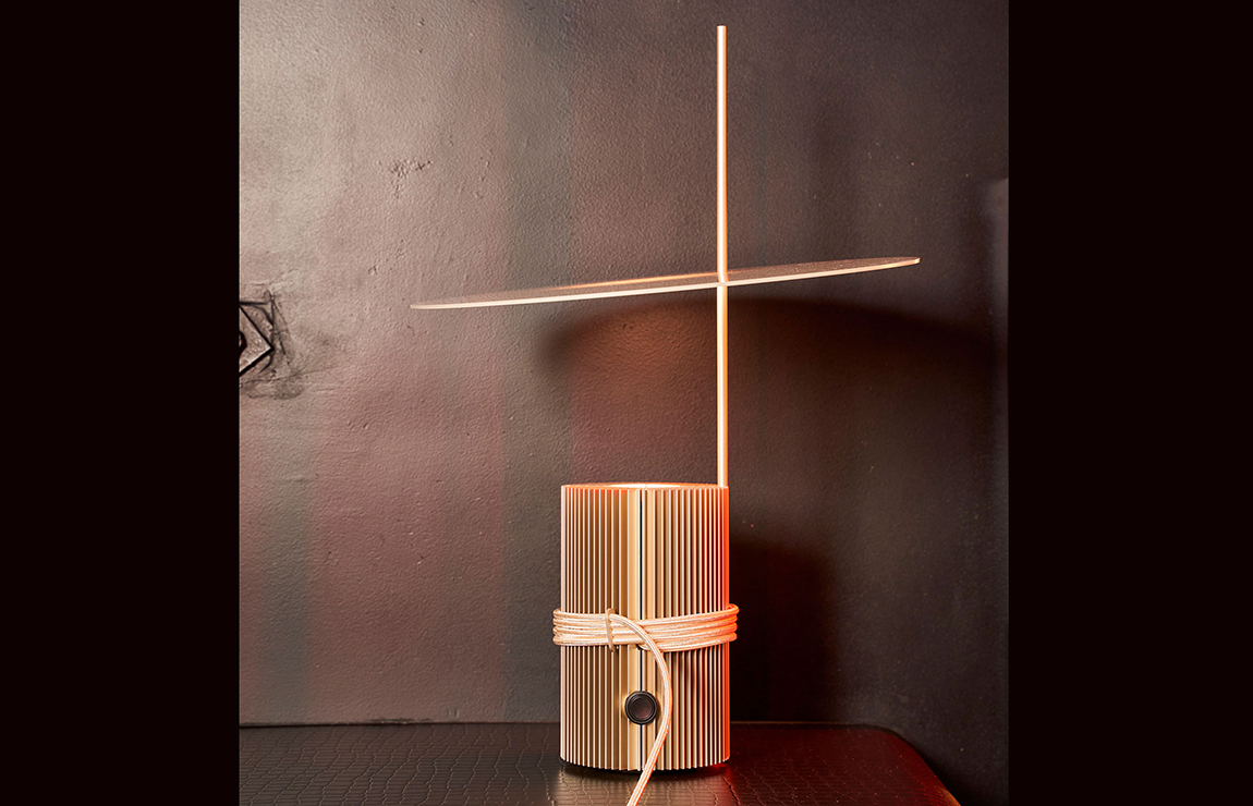 TROUVÉ table lamp in Champagne Chique