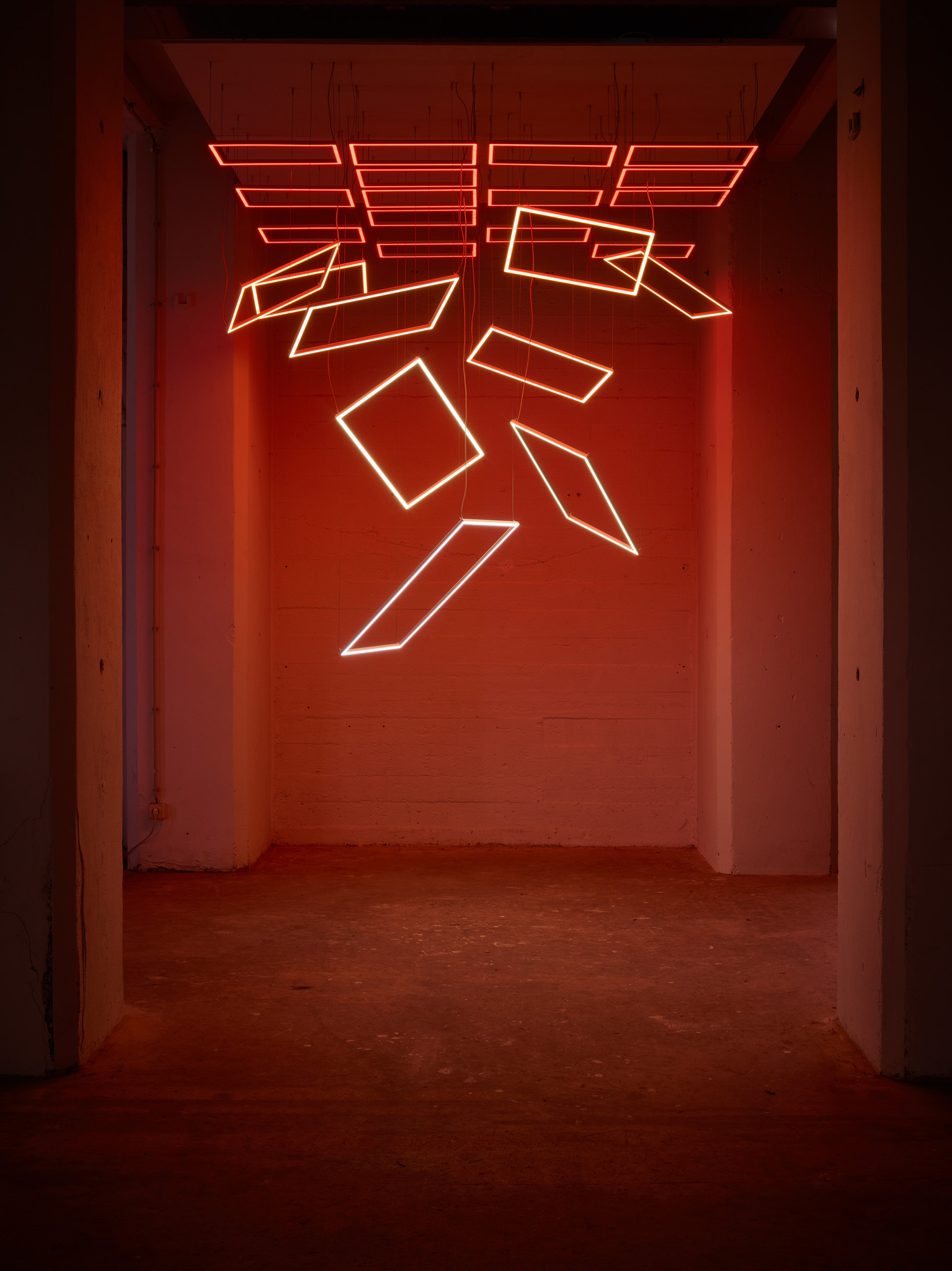 Floating Falling_contour_aptumlighting.com