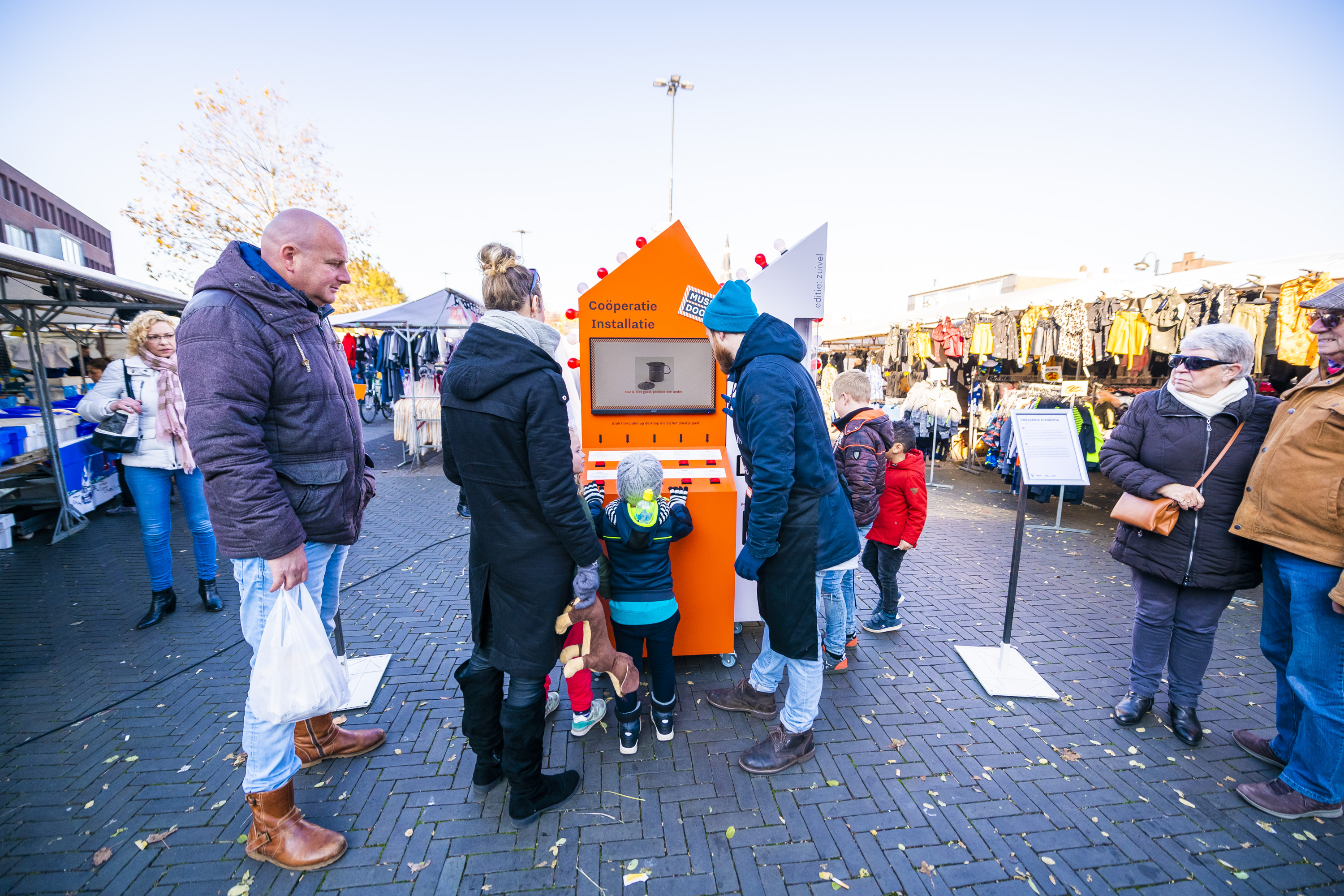 Coöperatie Installatie at the Woenselse Markt