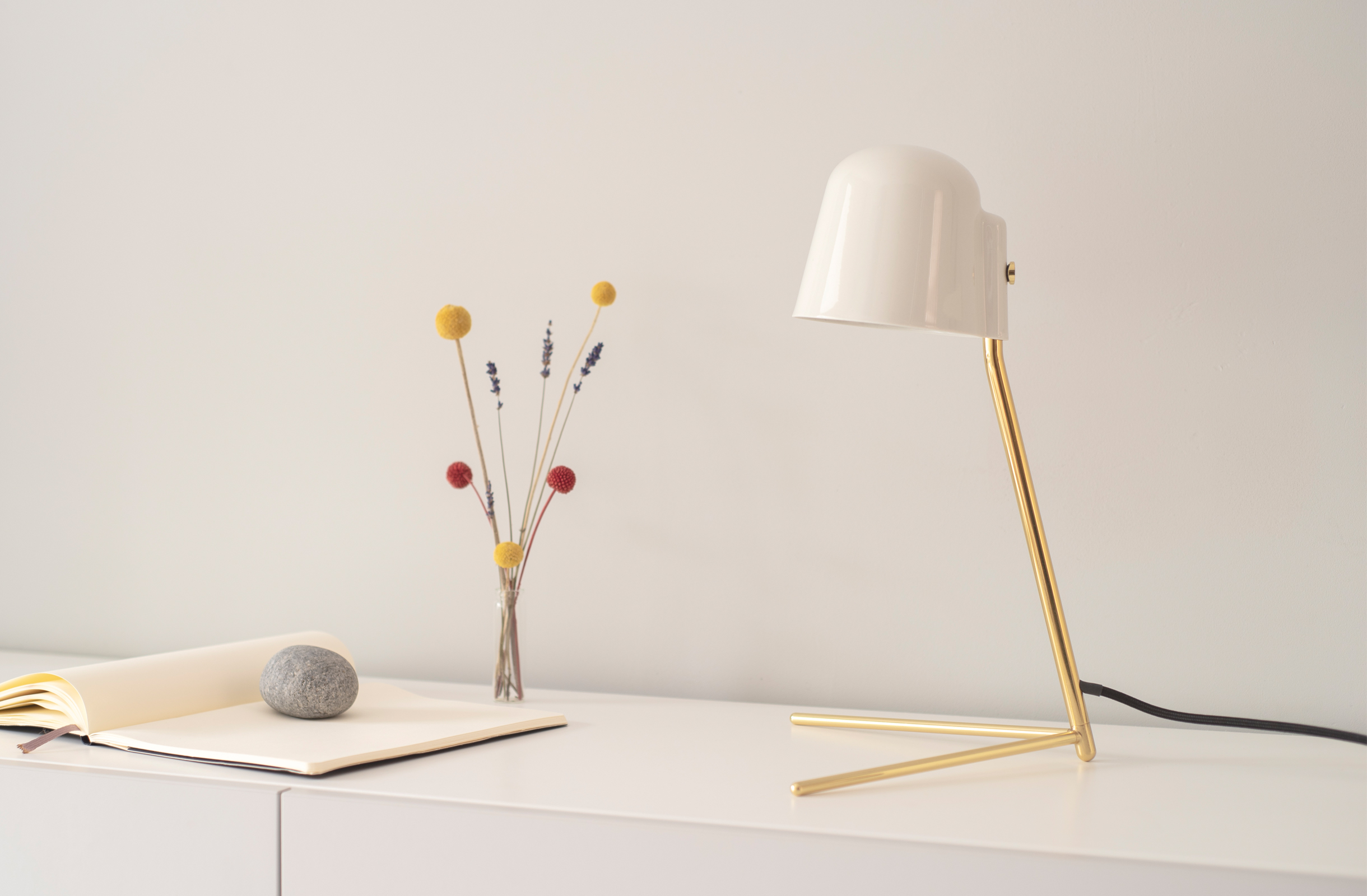 Creative Director porcelain desk lamp