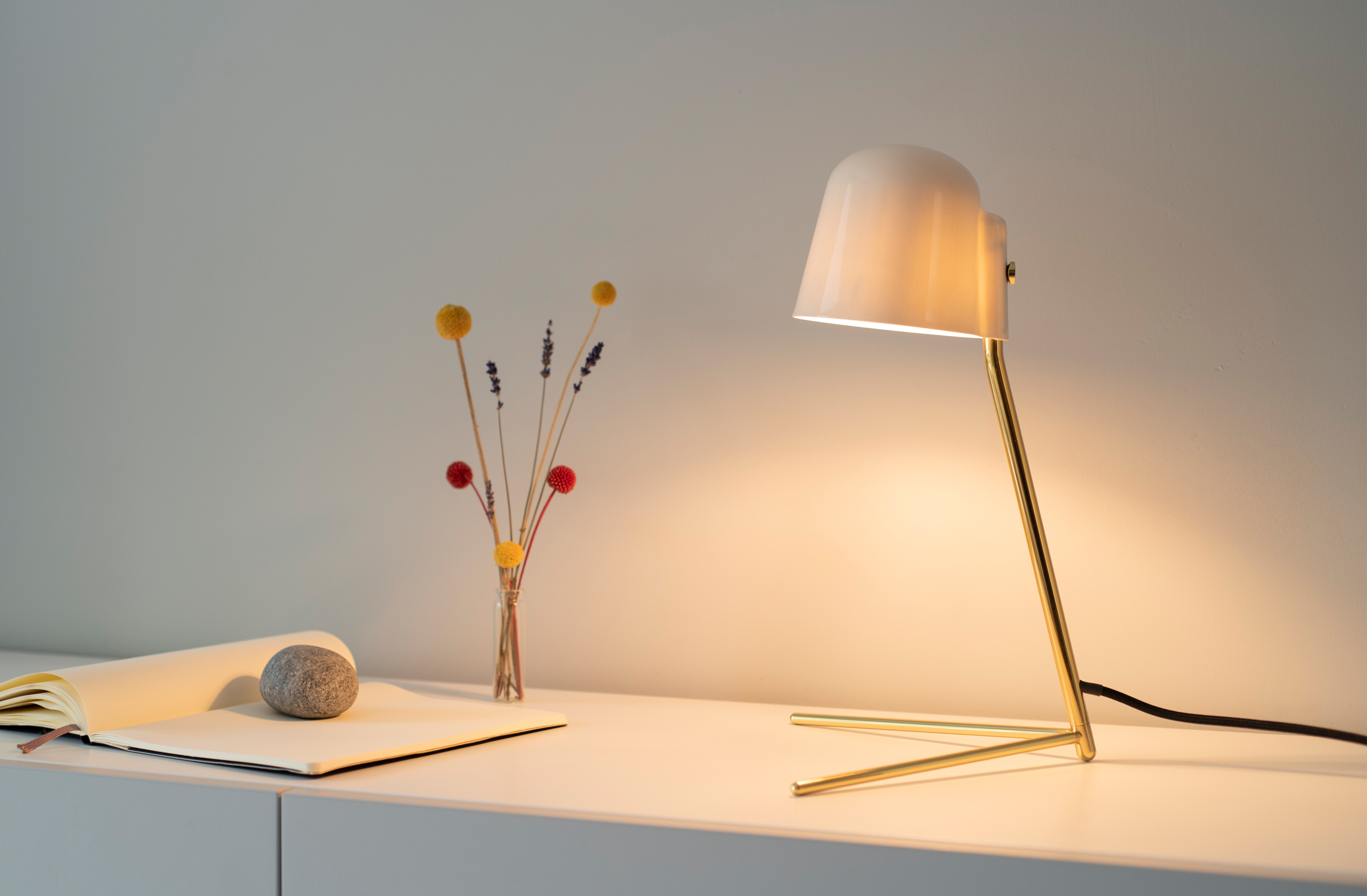 Creative Director porcelain desk lamp
