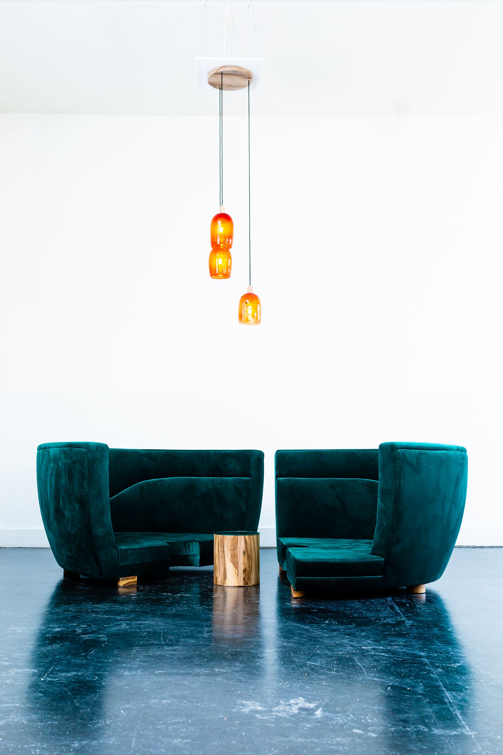 The composition of the sofa and the lamp