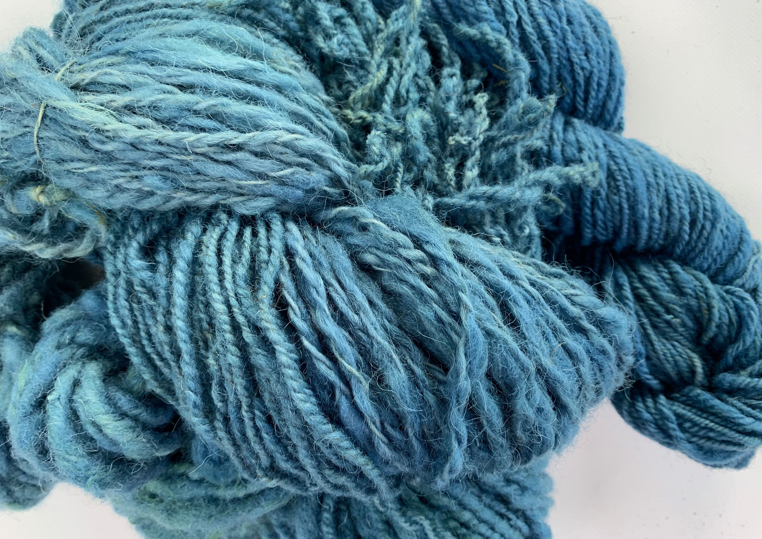 met wede geverfde wol | woad dyed wool