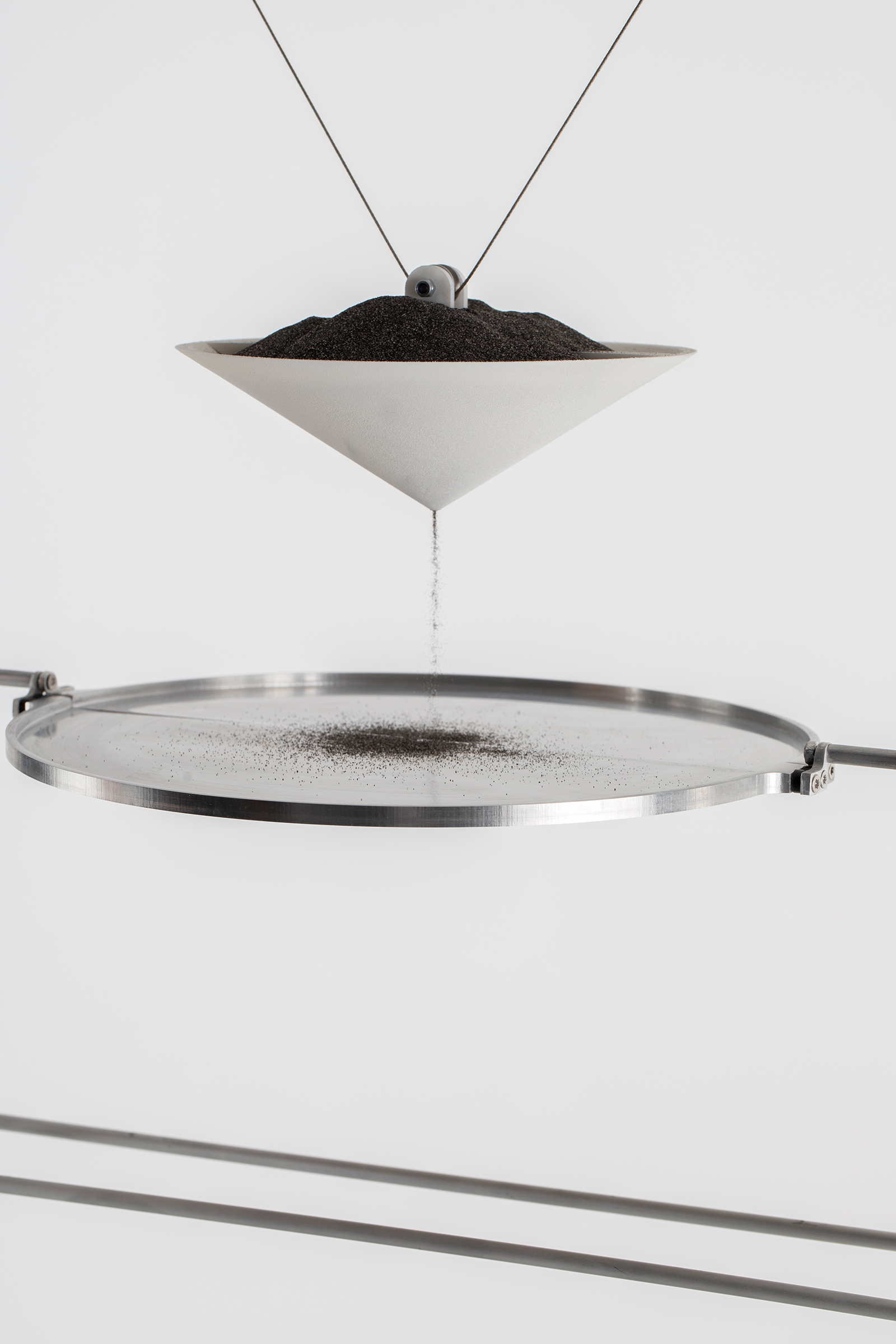 Material: Sand &amp; Aluminium // 120x53x28 cm