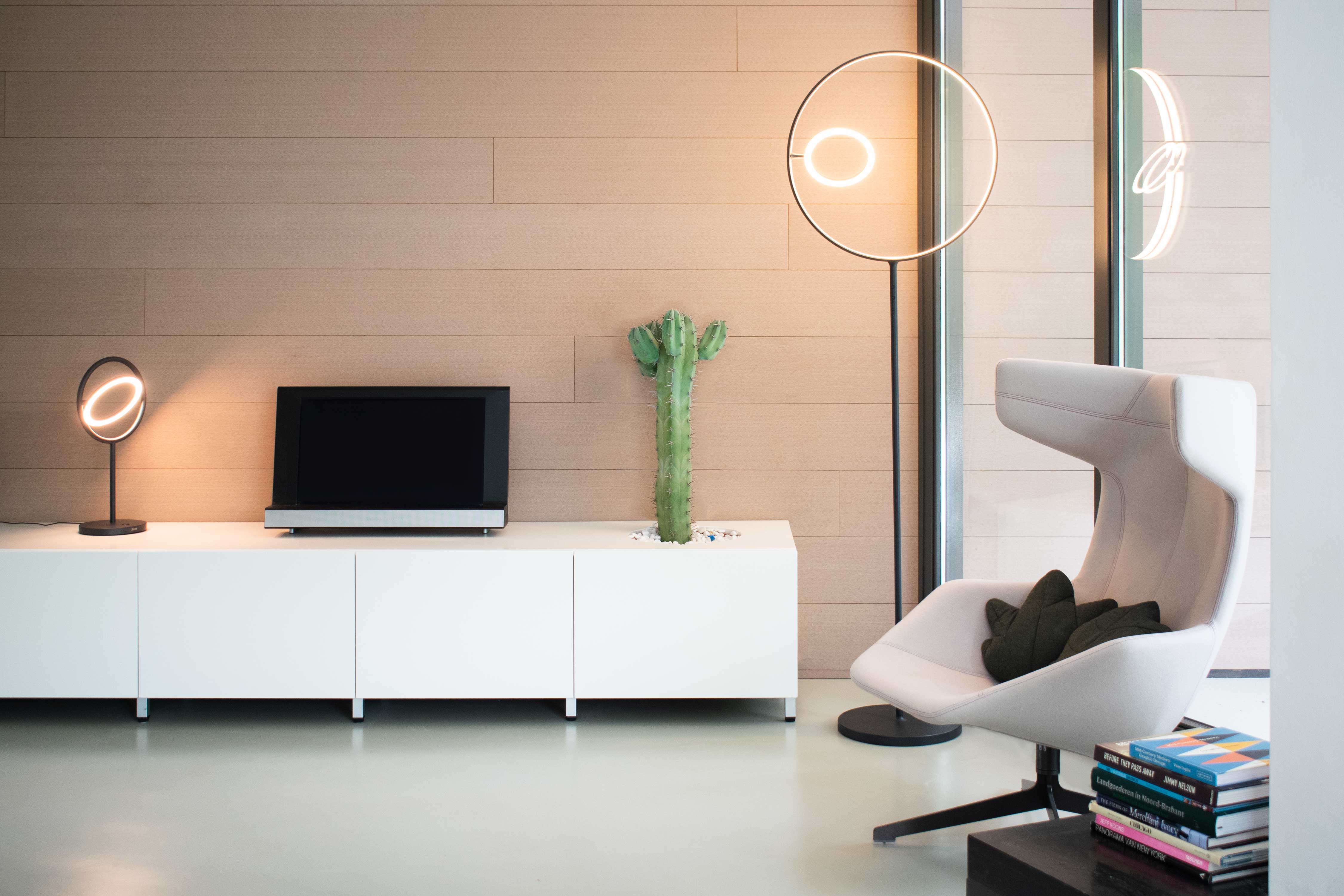 Echo floor en Table van JAPTH ontwerp ByBelli