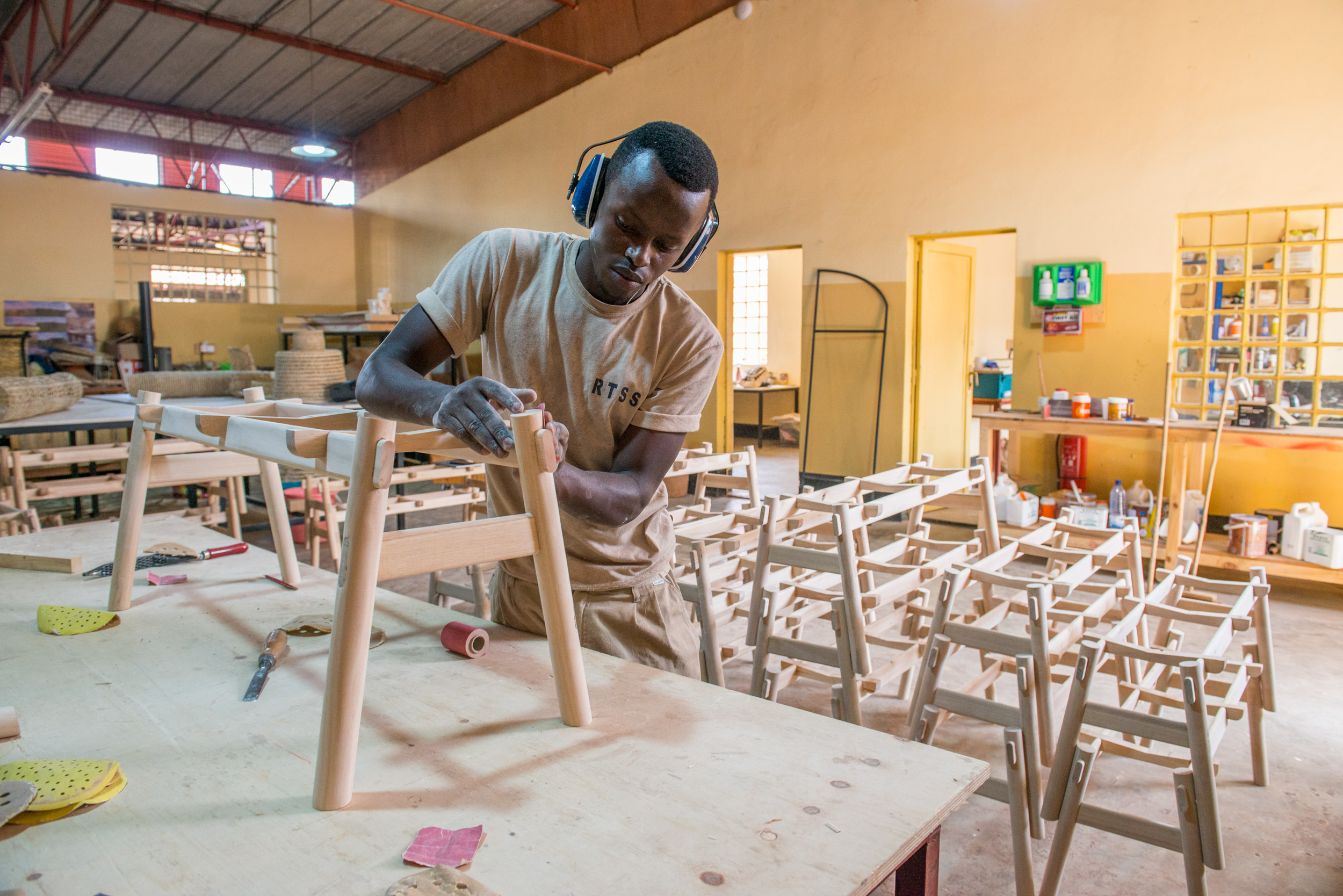 Production of dining bench by MASS.made 