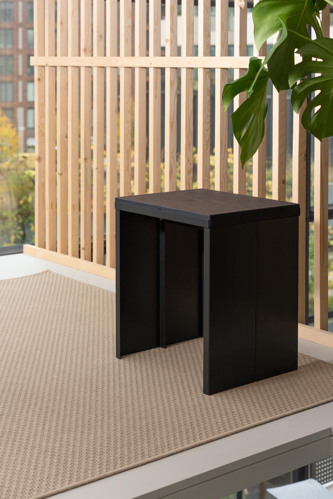 ‘U’ sidetable
