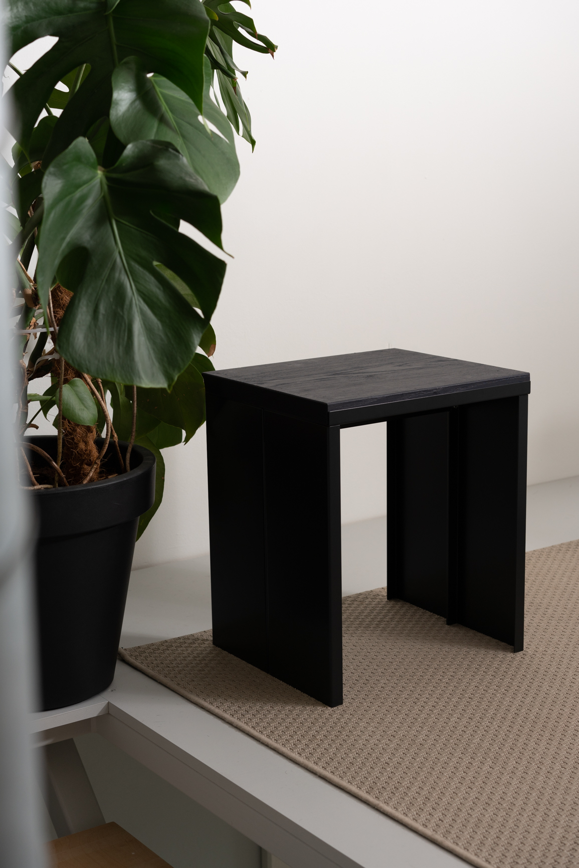 ‘U’ sidetable
