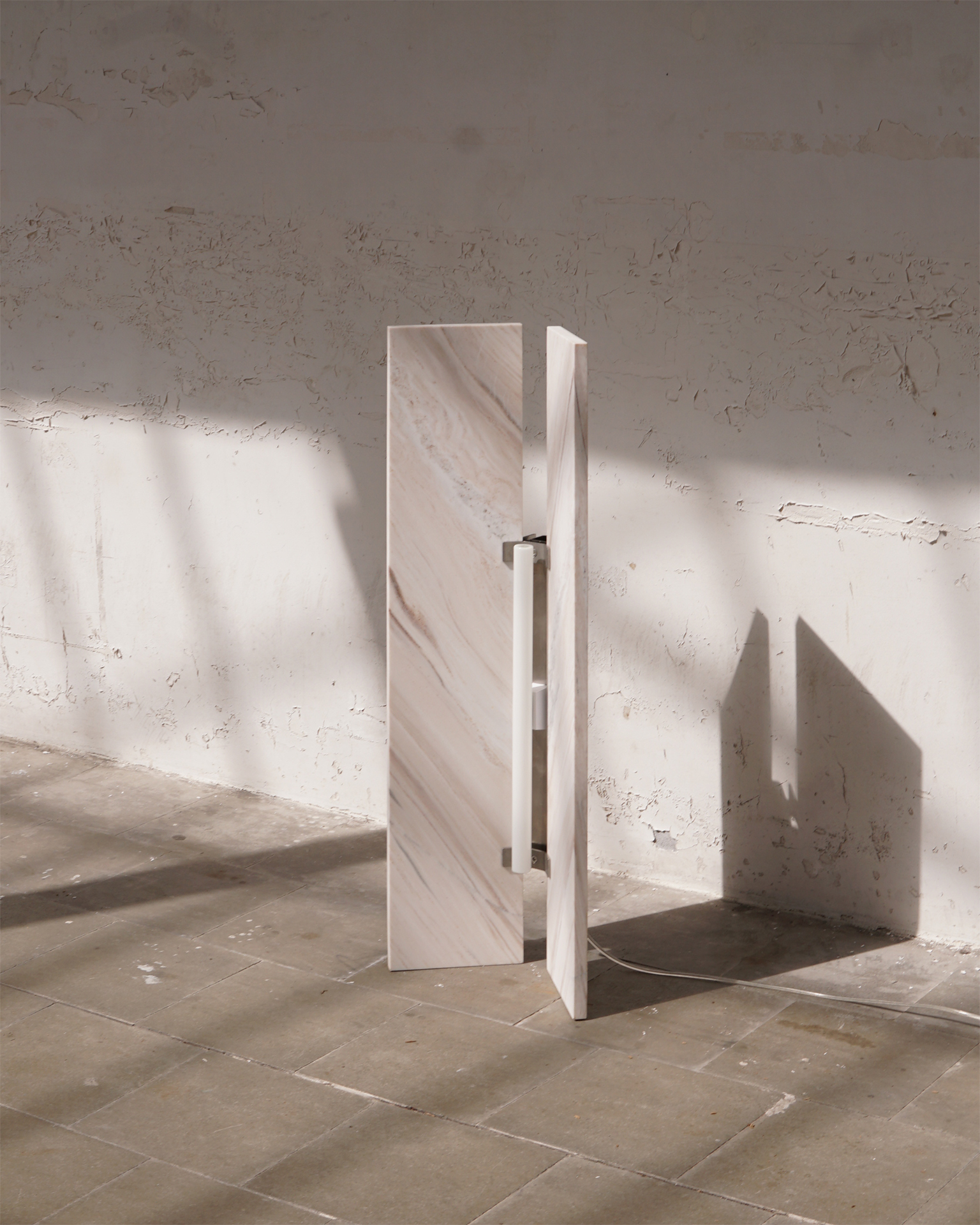 FL50 / Medium / White &amp; Brown marble