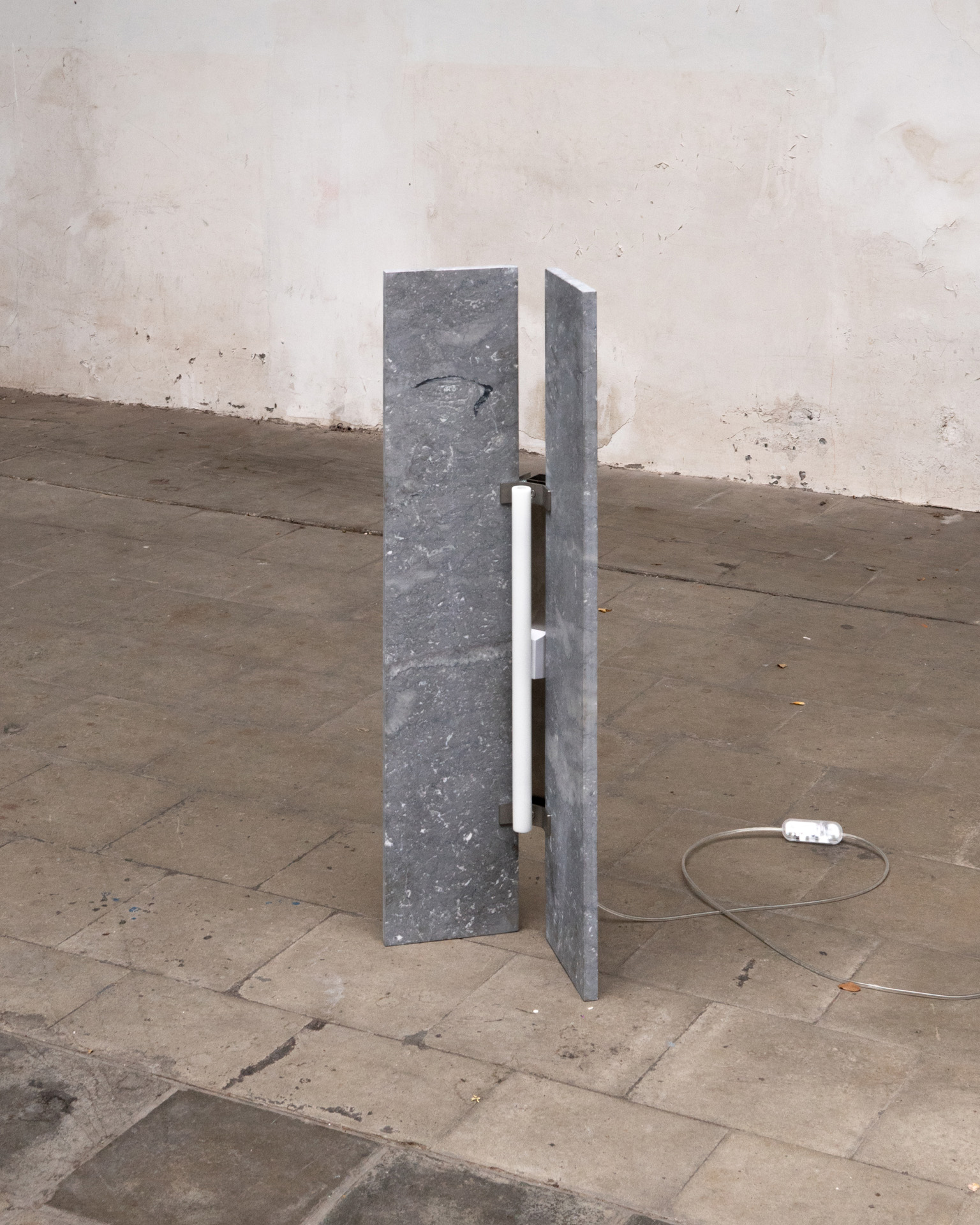 FL50 / Medium / Grey marble