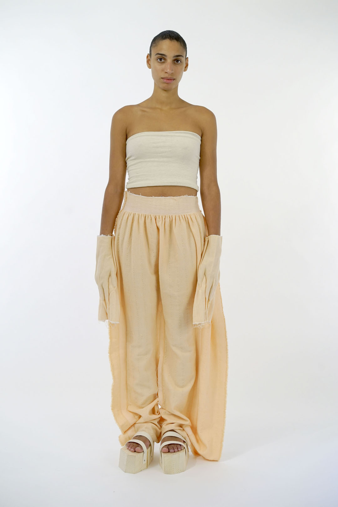 Trousers with 2 and a half legs &amp;amp;amp;amp; woven gloves